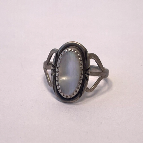 Vintage Navajo Native American Mother of Pearl 925 Sterling Silver Ring Size 6.5
