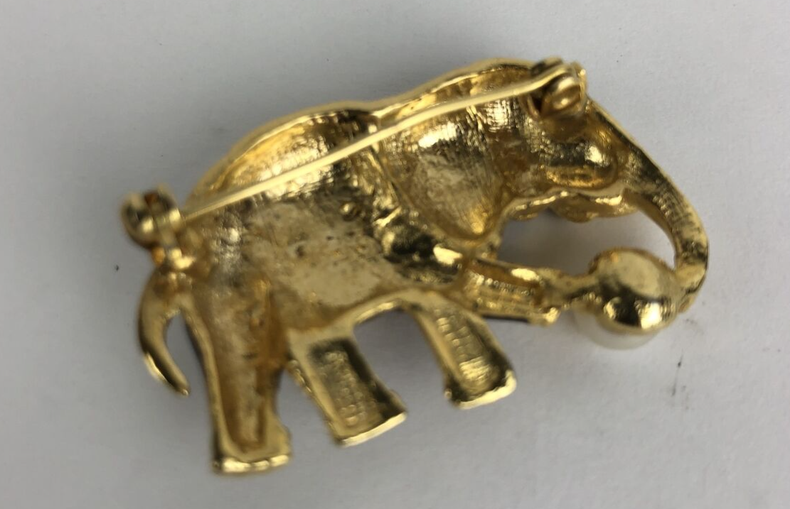 Vintage Beautiful Rhinestone Pearl Brooch Lapel Pin Elephant - LOOK