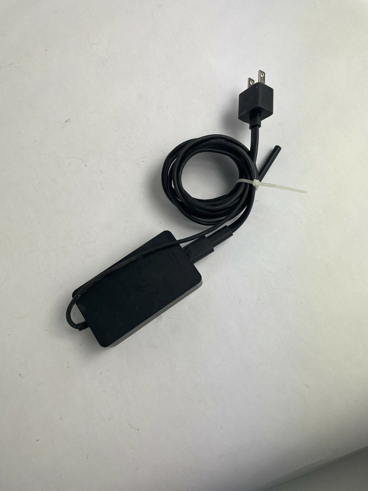 Genuine Ac Adapter Output 15 V 2.58 A  Power Supply Adapter A95