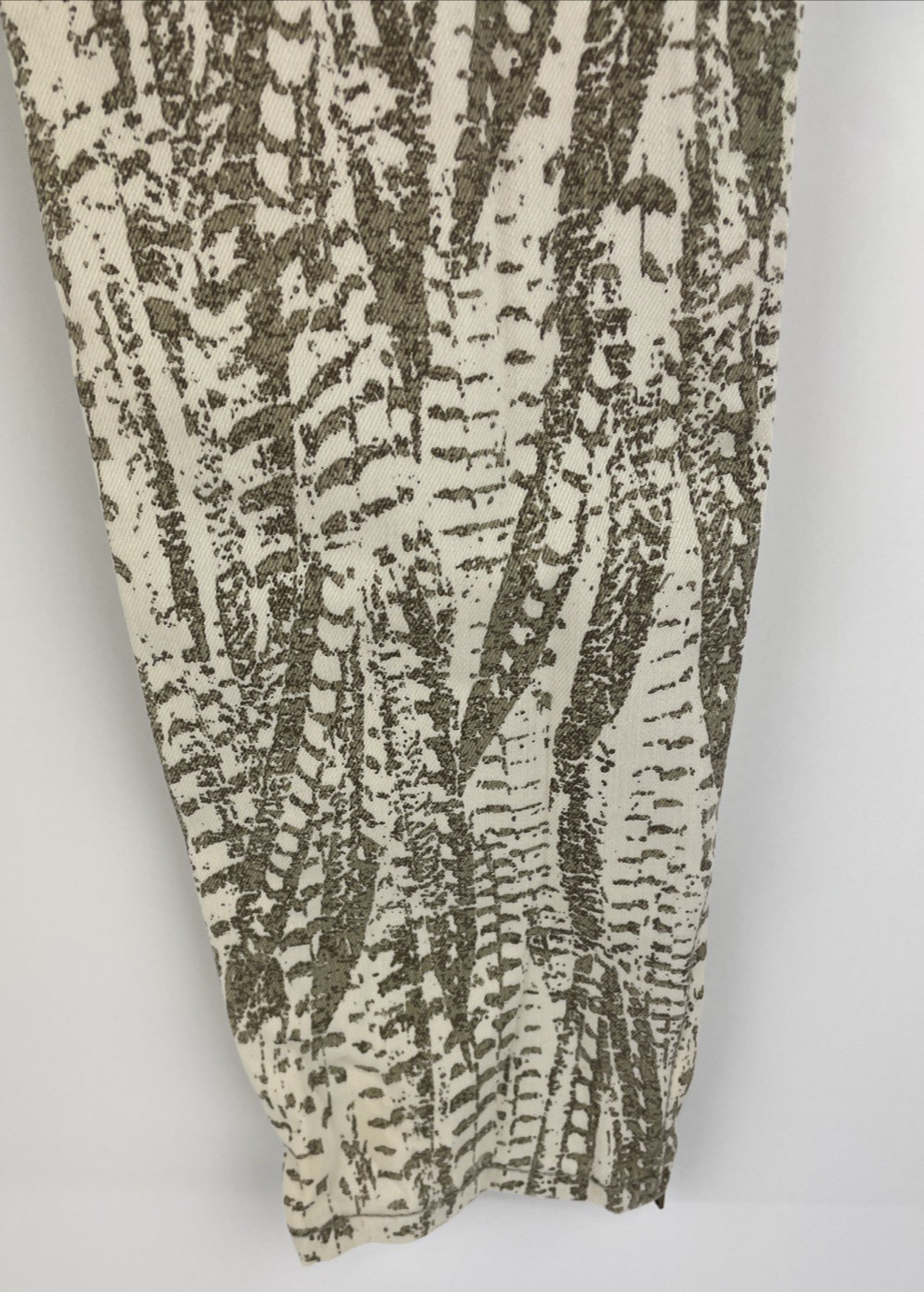 Free People Jeans Women's Size 28 Tapered Leg Low Rise White w Print Denim NWOT