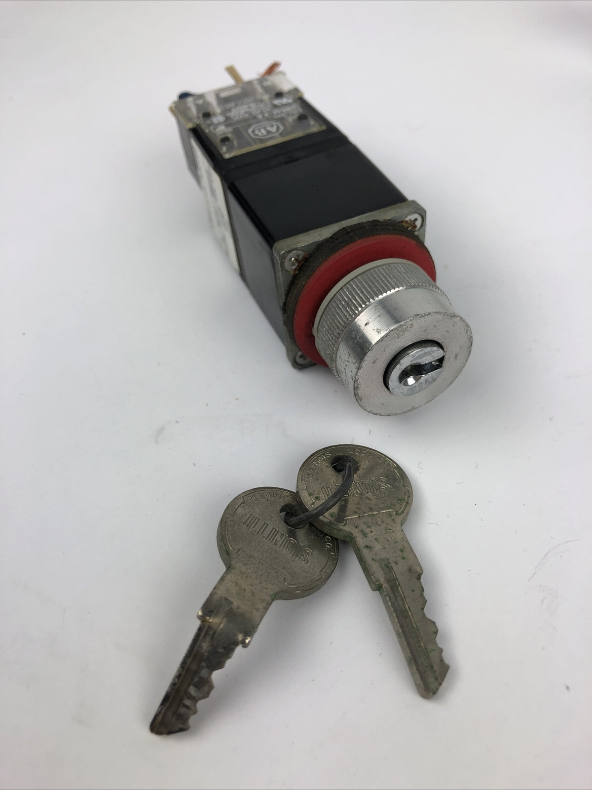 Allen Bradley 800M 2 Position Keyed Selector Switch W/ 2 AB 800M XA Blocks