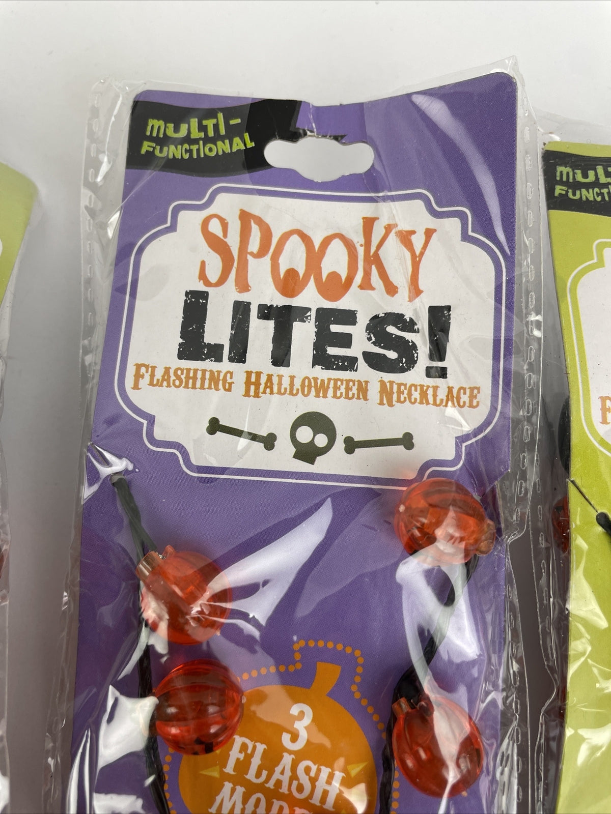 17 x Spooky Lites Flashing Halloween Necklaces, Pumpkin Lights, 3 Light up Modes