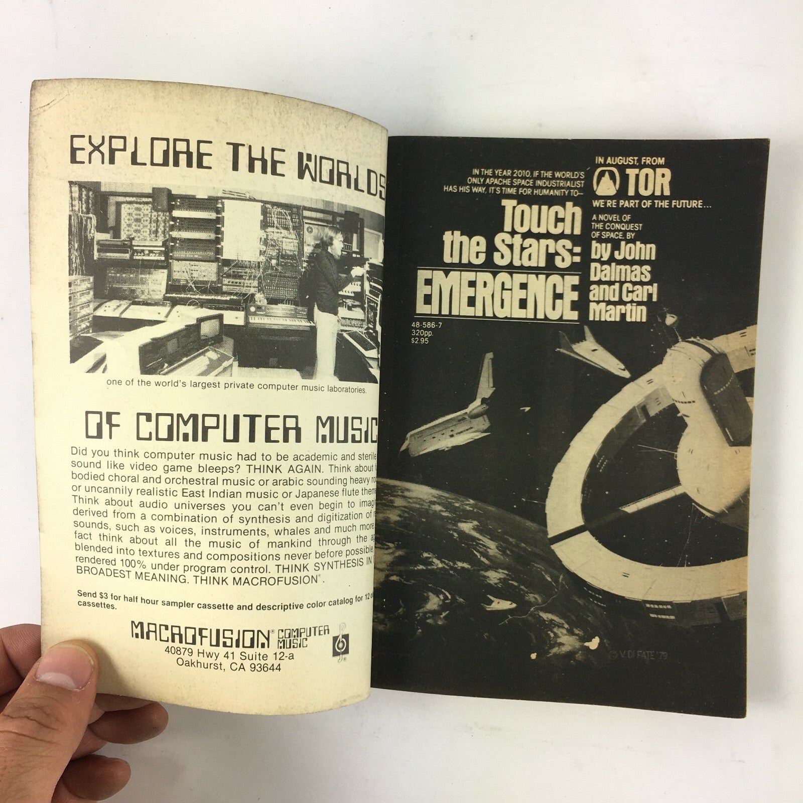 August 1983 Asimov's Science Fiction Magazine The Peacemaker Gardner Dozois