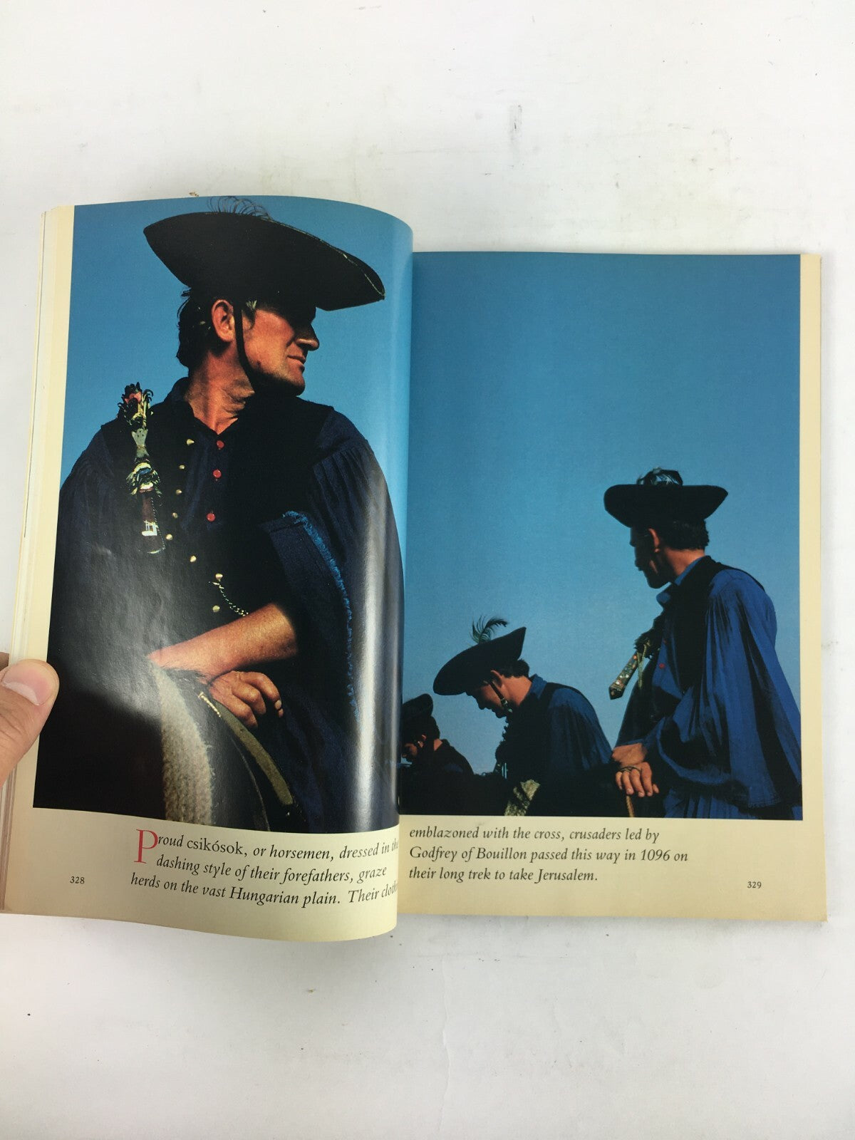 September 1989 National Geographic Magazine Retracing the First Crusade Malawi