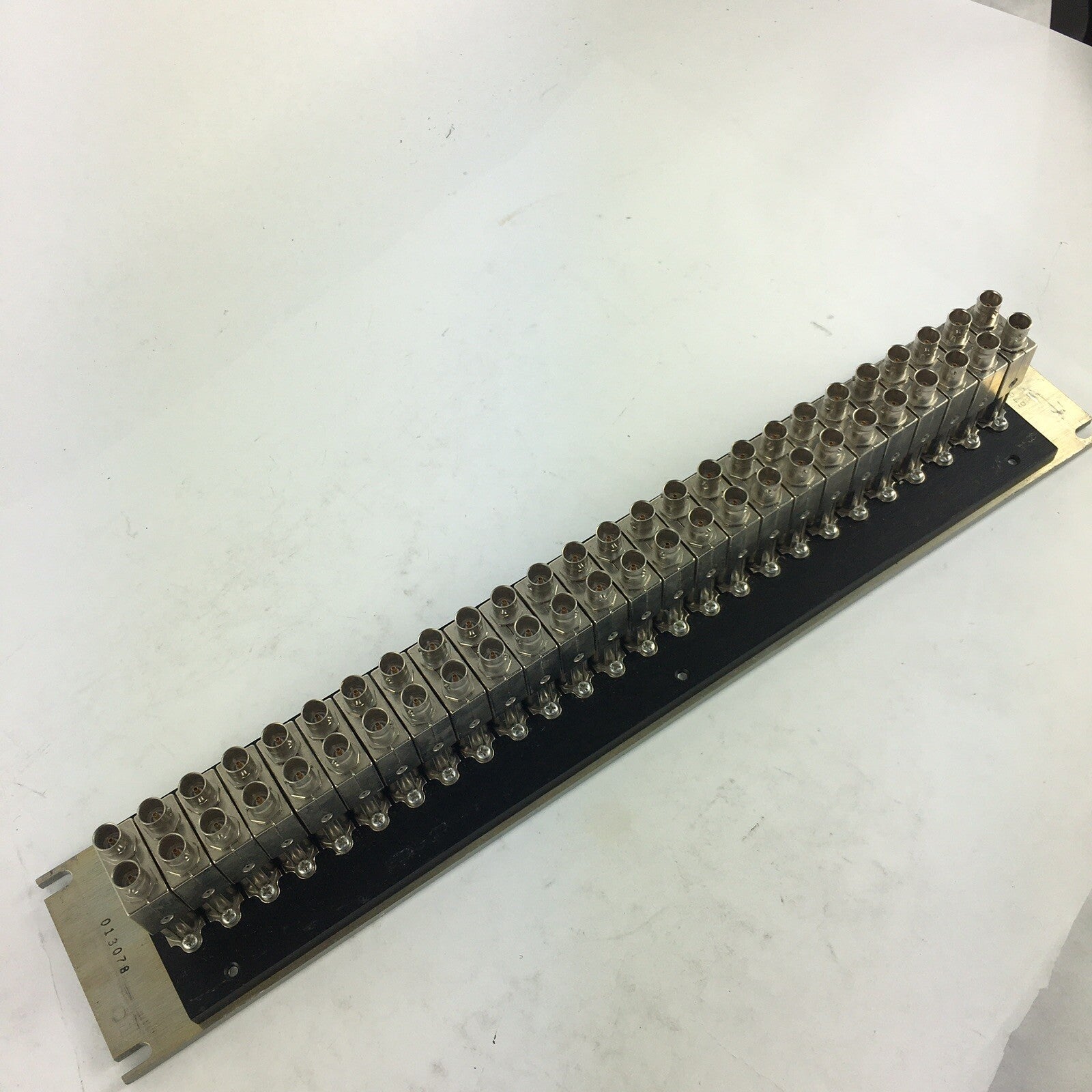 Trompeter Electronics Inc JSI-52 Insulated 52 Position Panel Wide Spacing
