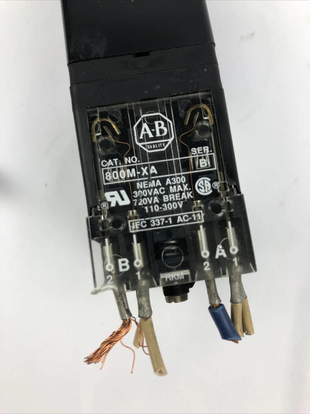 Allen Bradley 800M 2 Position Keyed Selector Switch W/ 2 AB 800M XA Blocks