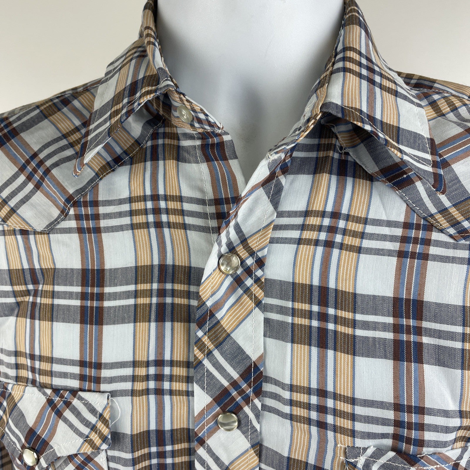 Vintage Wrangler Shirt Mens Plaid Long Tails Pearl Snap Western Rodeo 32-14 USA