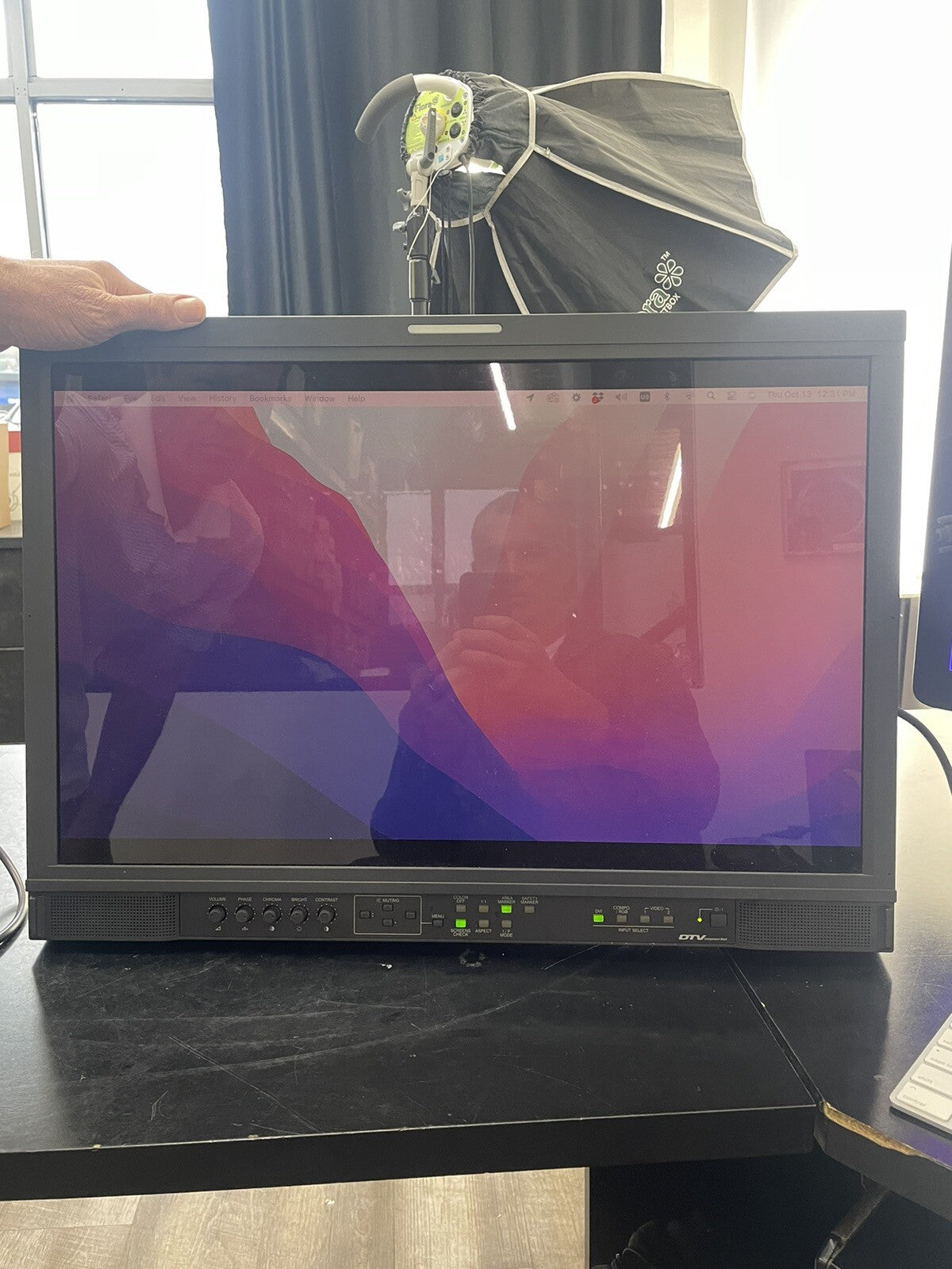 JVC DT-V24L1 Professional 24" Multi Format LCD Broadcast Gaming Monitor - LOOK
