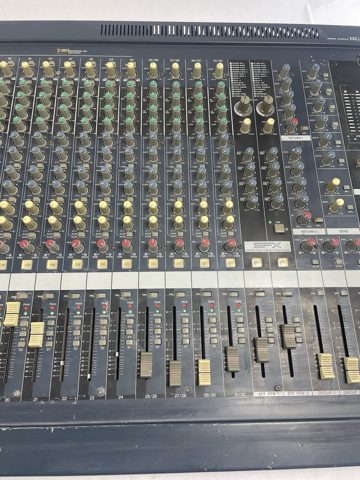 Yamaha MG32/14FX 32-Channel Mixer Mixing Board with Grundorf Travel Case