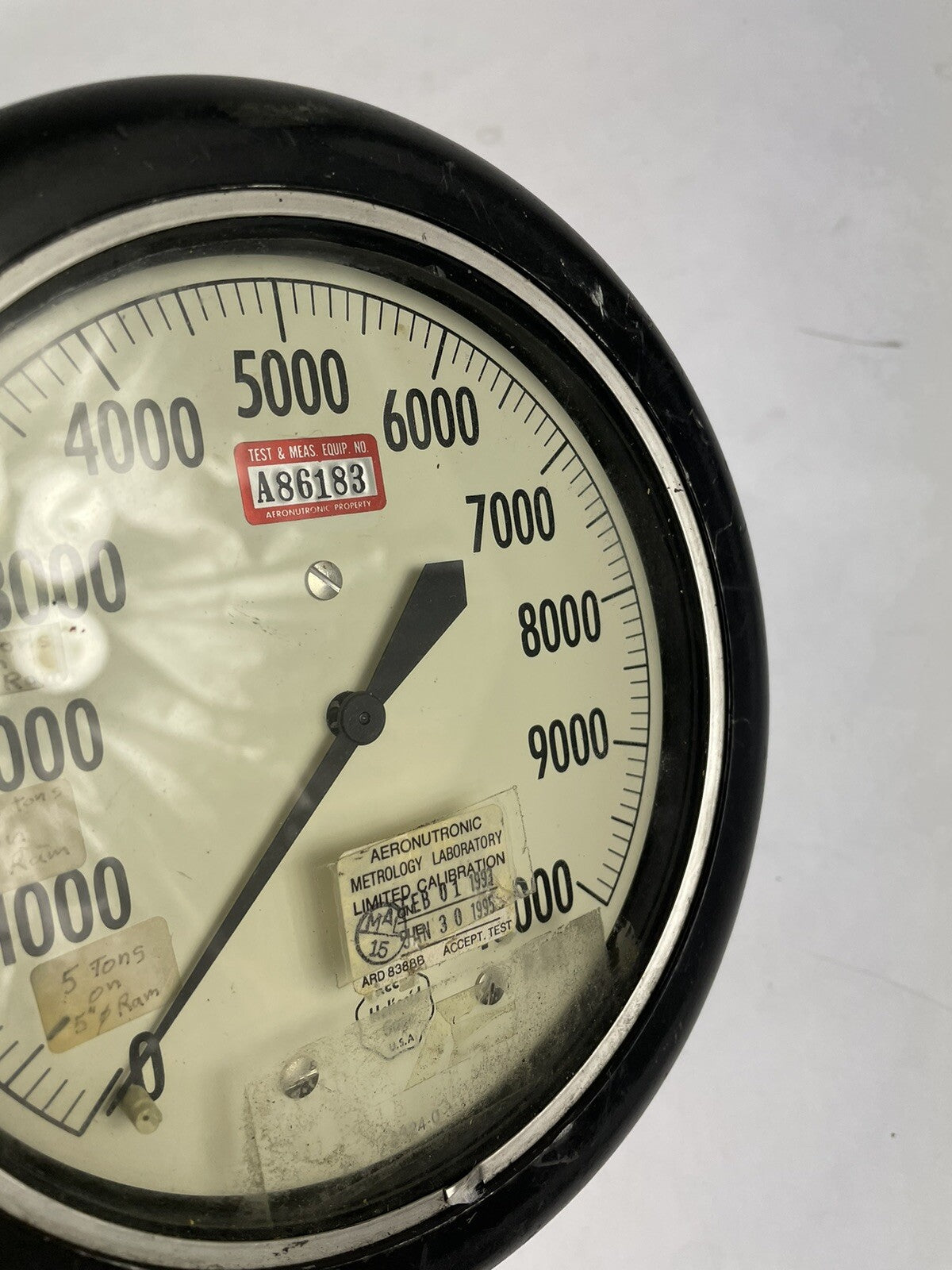 ACCO HELICOID GAGE, GAUGE, 0-6000 PSI, 2499, 7-5/8" FACE OAD, 1/2" NPT, USA
