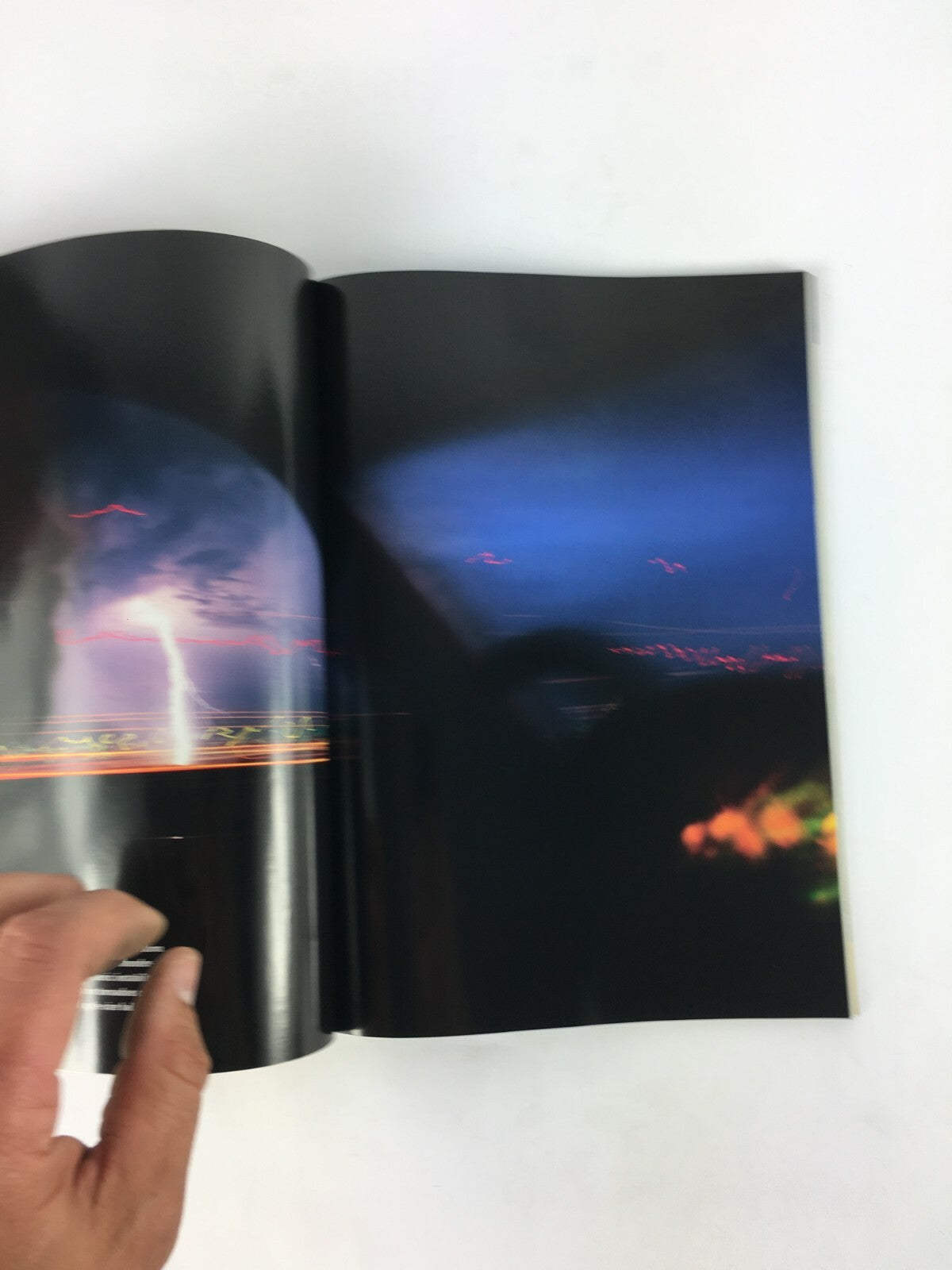 April 2004 National Geographic Magazine Chasing Tornadoes A Tale of Science 