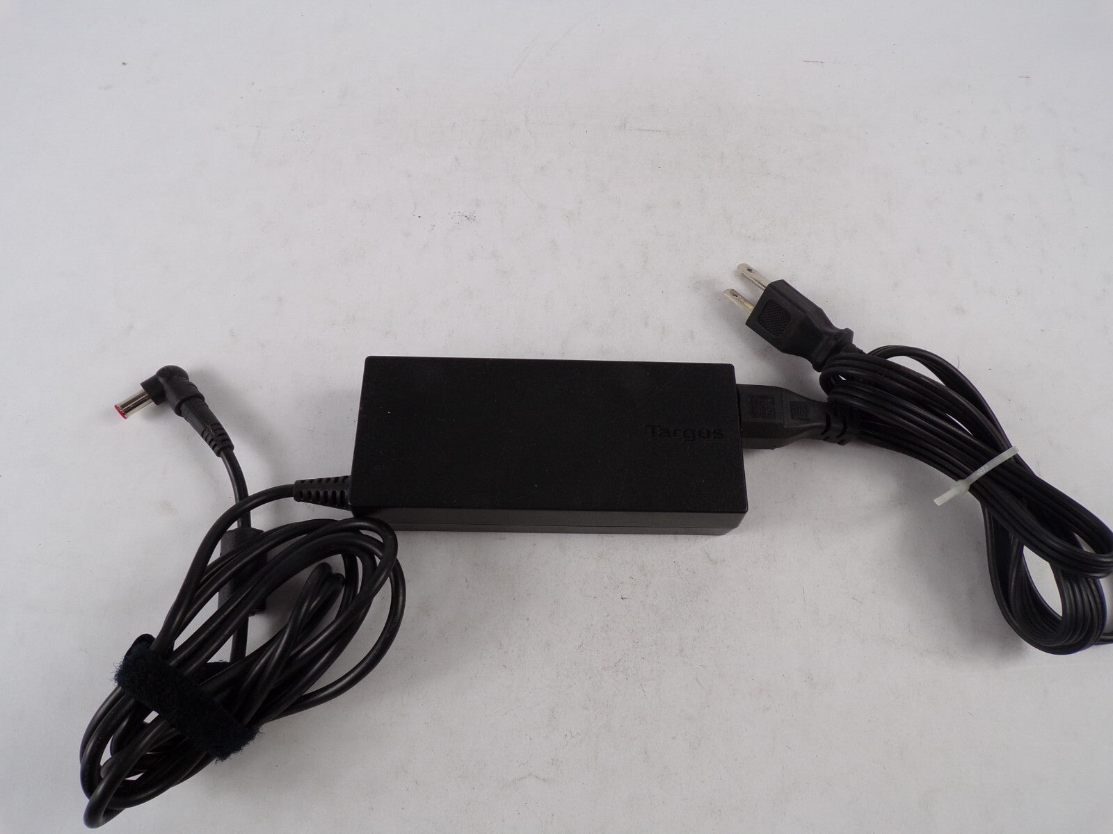 Geniune Targus Universal Wall Power Output 19.5 V  90 A Power Supply Adapter A56