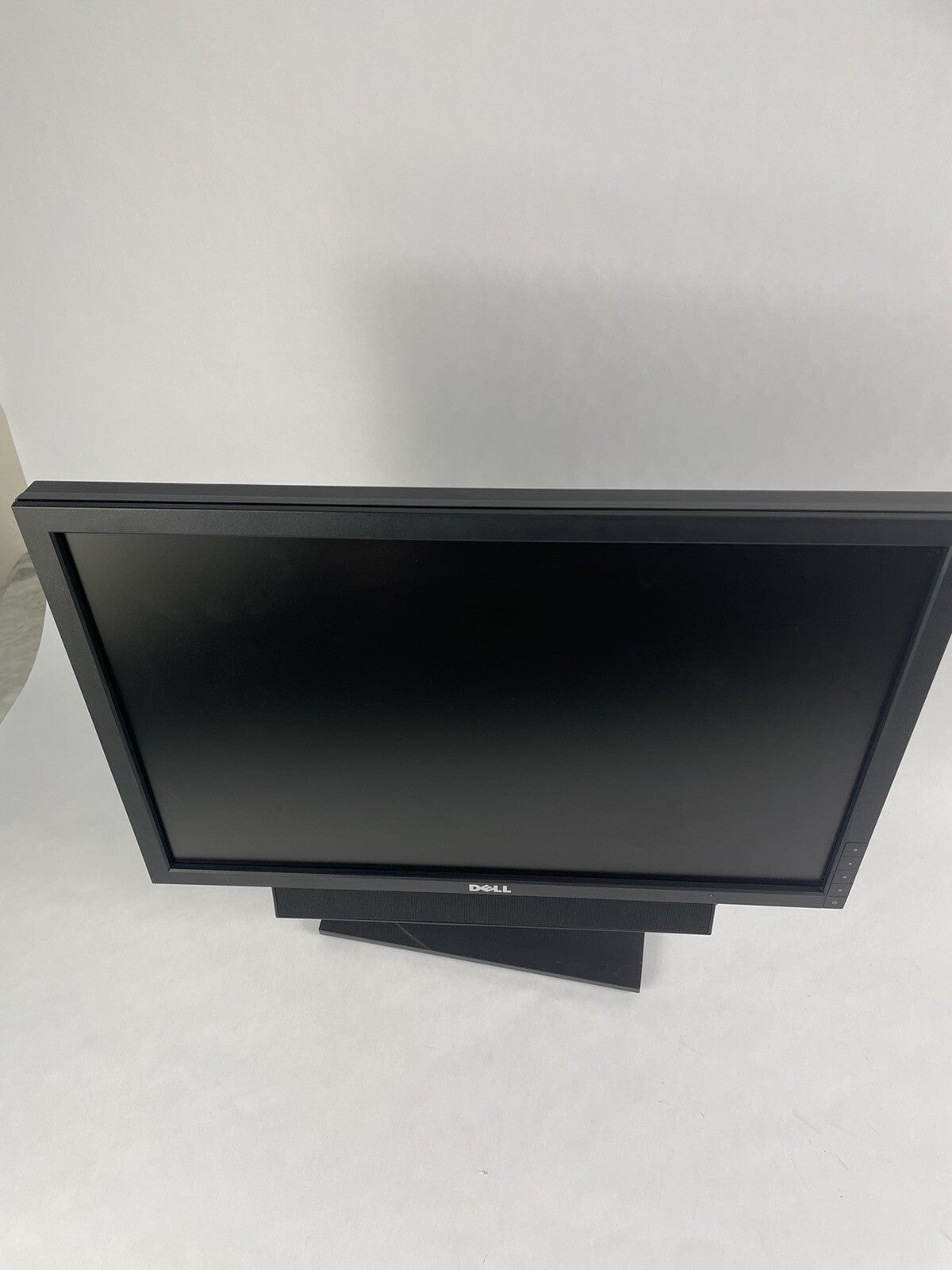 Dell P2210T 22" WideScreen 1680 x1050 LCD Flat Panel Monitor + AX510 Speaker Bar