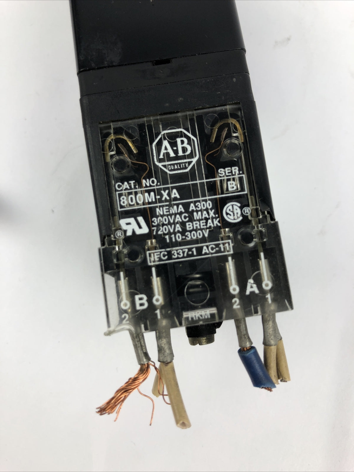 Allen Bradley 800M 2 Position Keyed Selector Switch W/ 2 AB 800M XA Blocks
