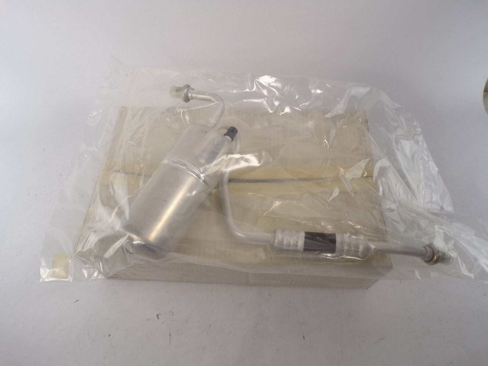A/C Accumulator with Hose Assembly 4 Seasons 33097