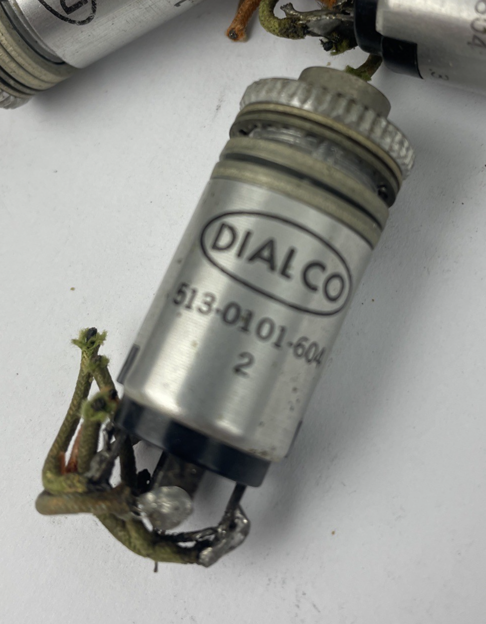 7 x Dialight Dialco 513-0101-604 Lighted Momentary Pushbutton Switch SPST N.O.