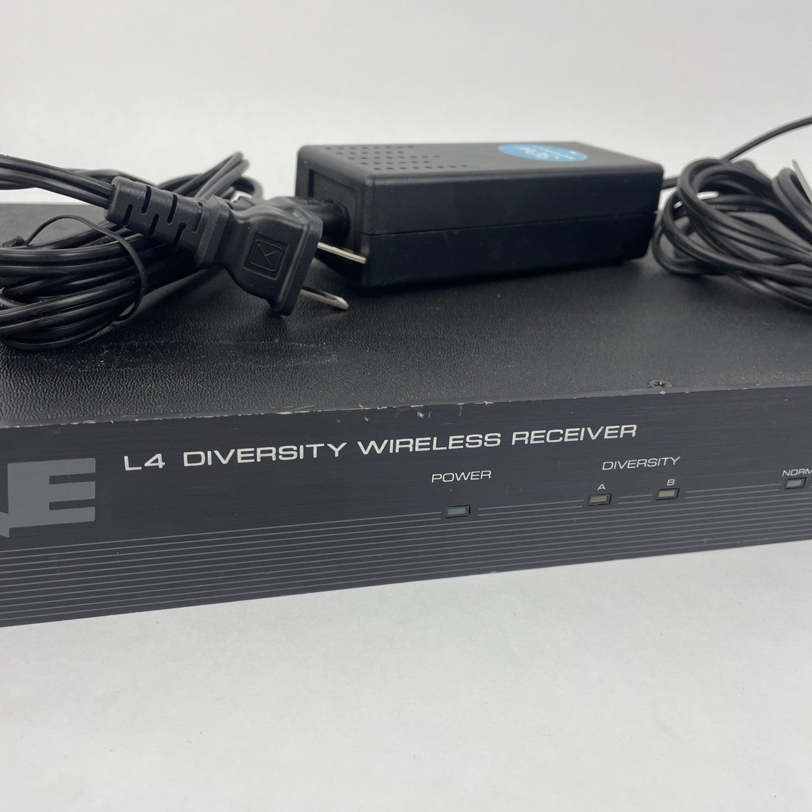 Shure Brothers L4-CV Marcad Diversity Wireless Receiver w/ Power Supply Rack Ear