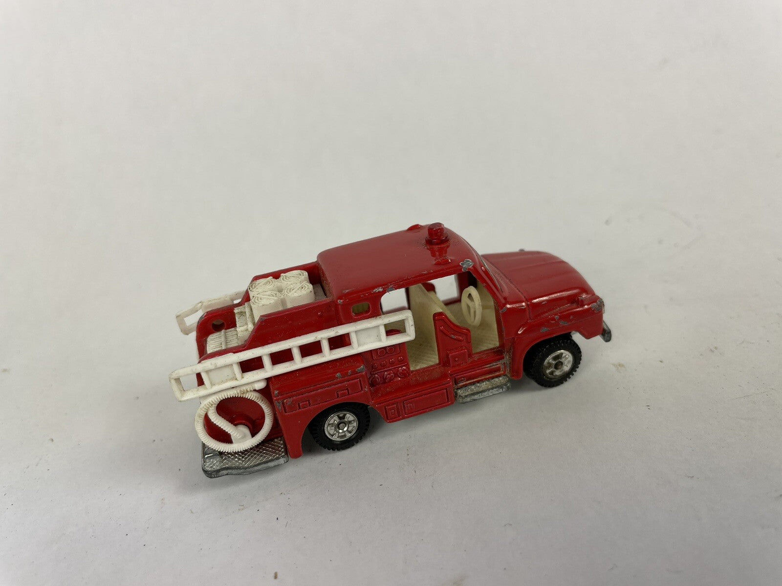 1975 Isuzu Pump Fire Engine No. 68 minicar 1/81 Tomica made in Japan TOMY