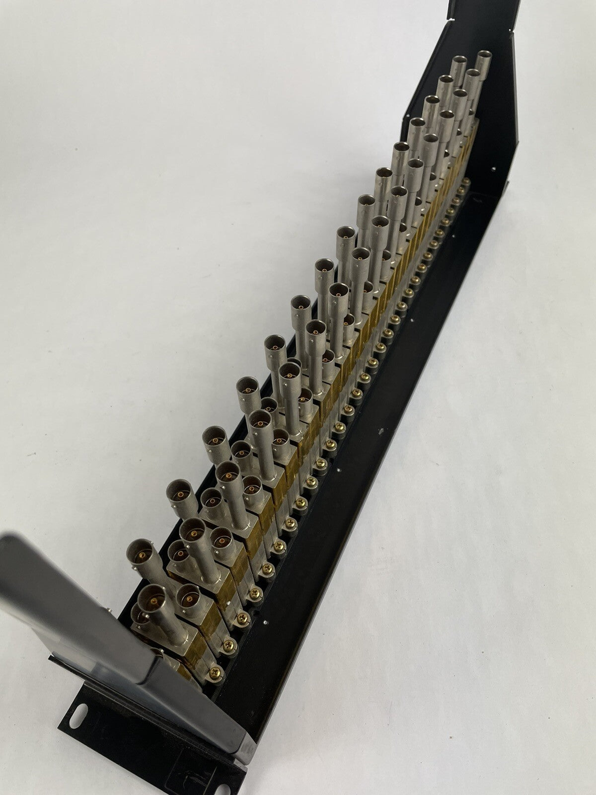 ADC 2RU 2x32 Mid-Size HD Normalled Video Jackfield Term - w/Cable Bar - Patchy