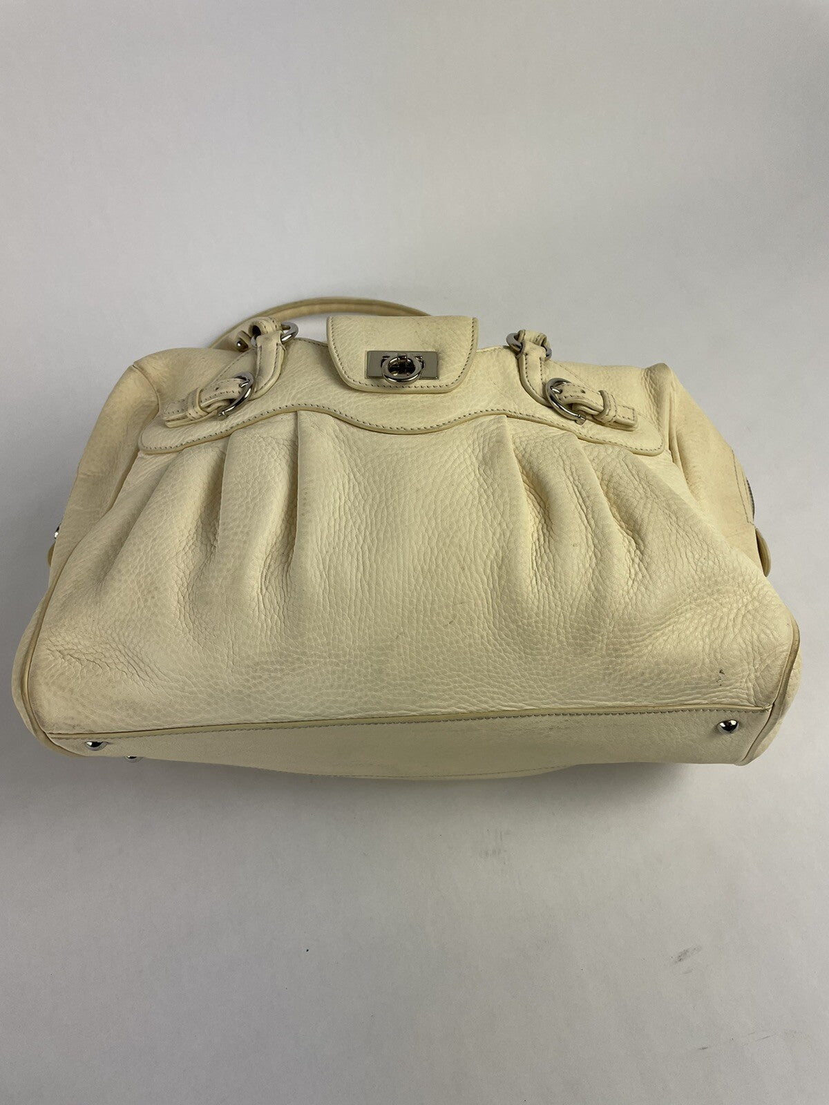 Authentic Salvatore Ferragamo DY-21 6880 Gancini Handbag leather