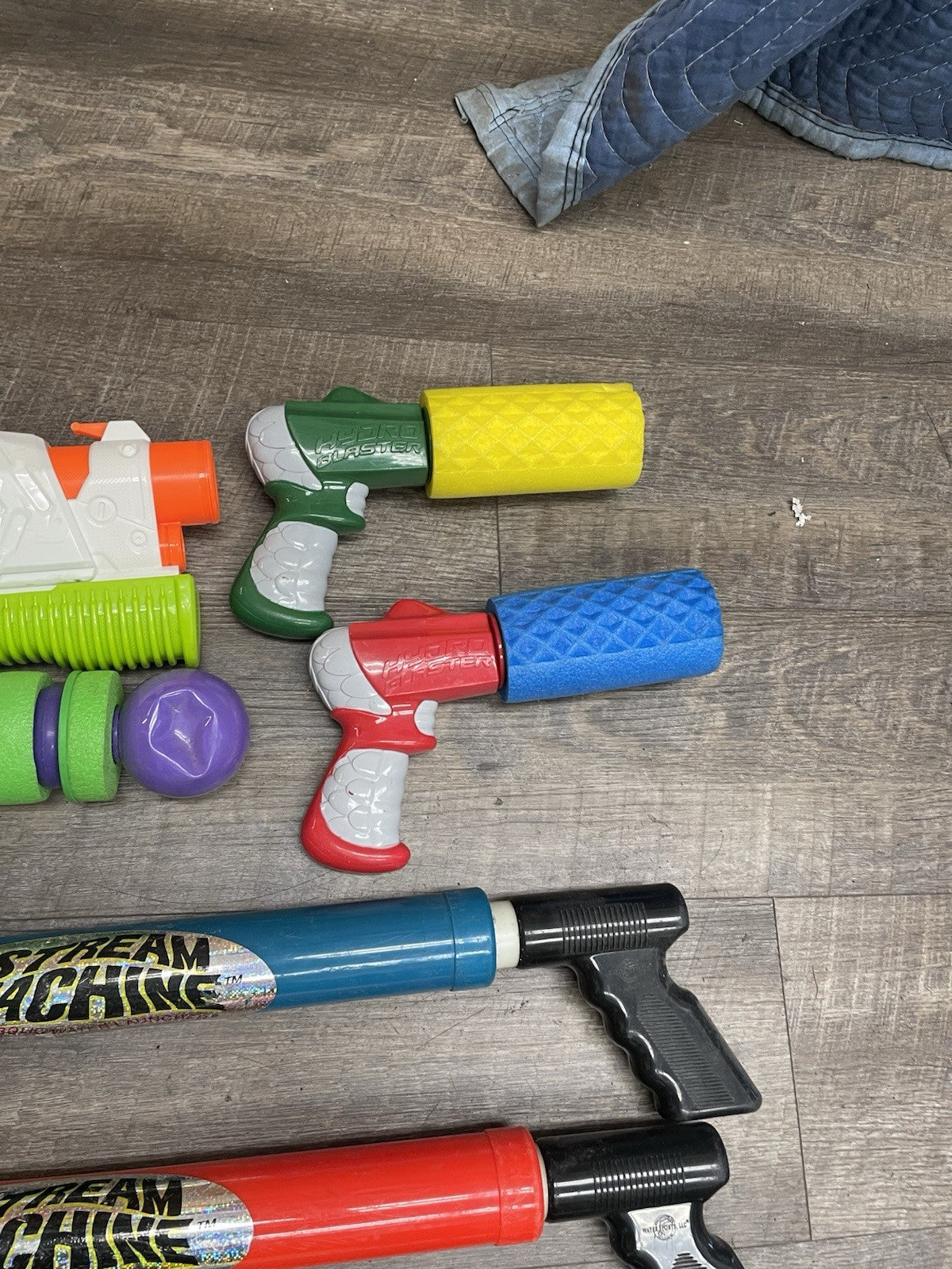 Lot of 10 : Water guns -  STREAM MACHINE 16"  WATER LAUNCHER assorted