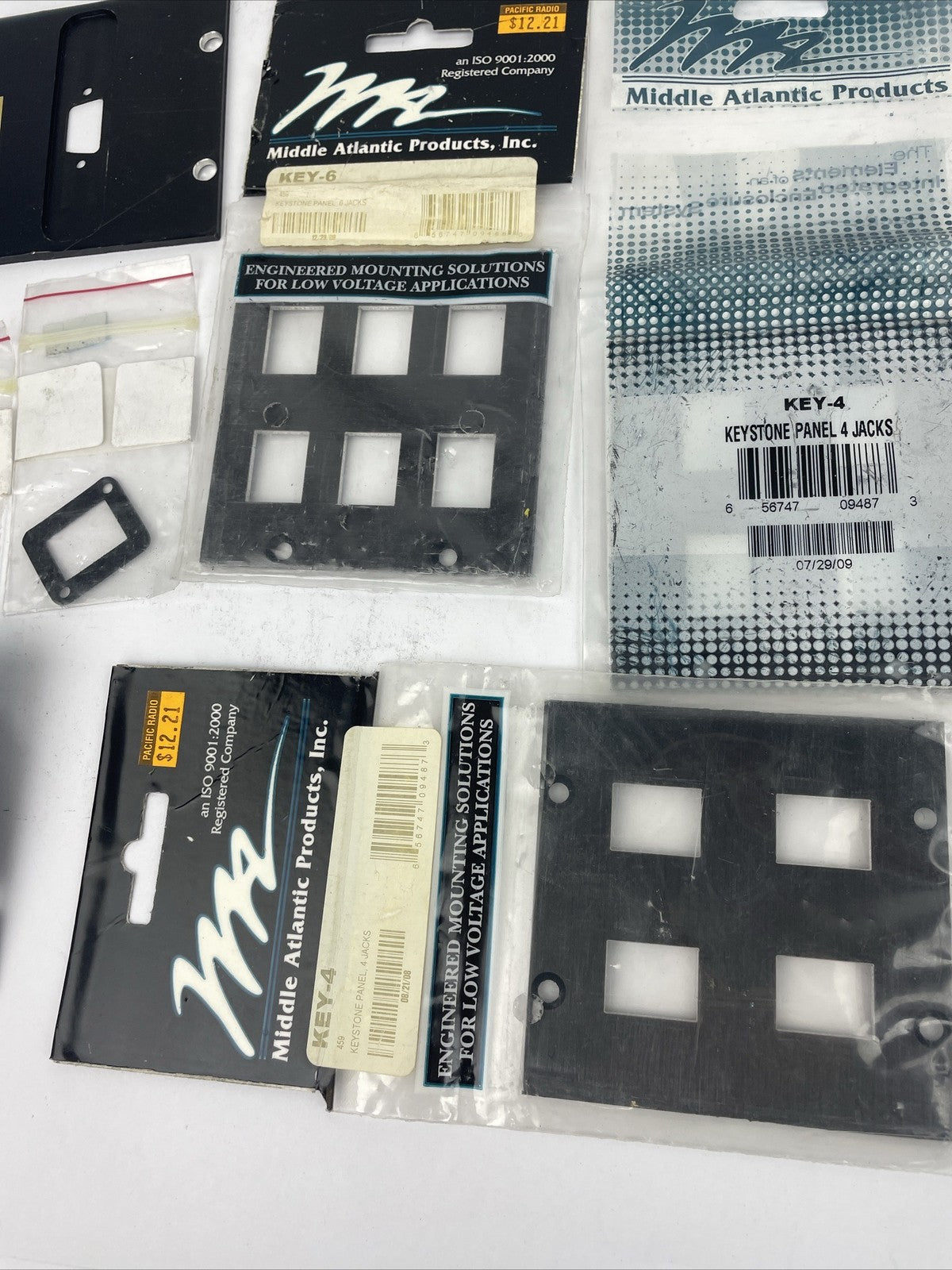 Middle Atlantic Products Inc Lot Of 29 Pieces Key4 Key6 UCPB1 UNIV4 UNIV6 RJ45 +