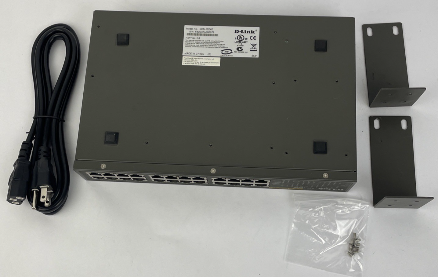 D-Link DES-1024D 24-port Fast Ethernet rack mount network switch