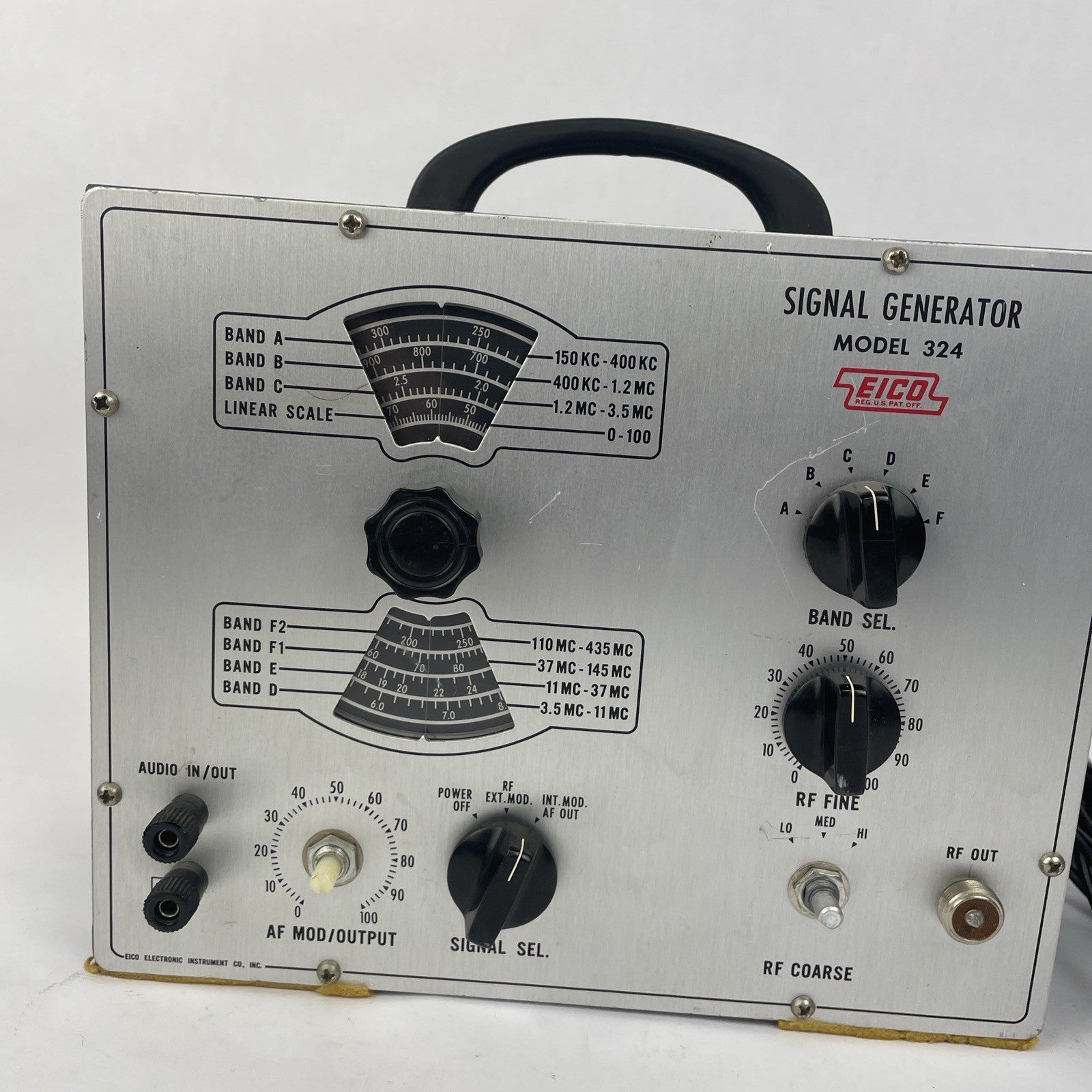 Eico Signal Generator Model 324 - Powers Up & Lights Up , Not Tested