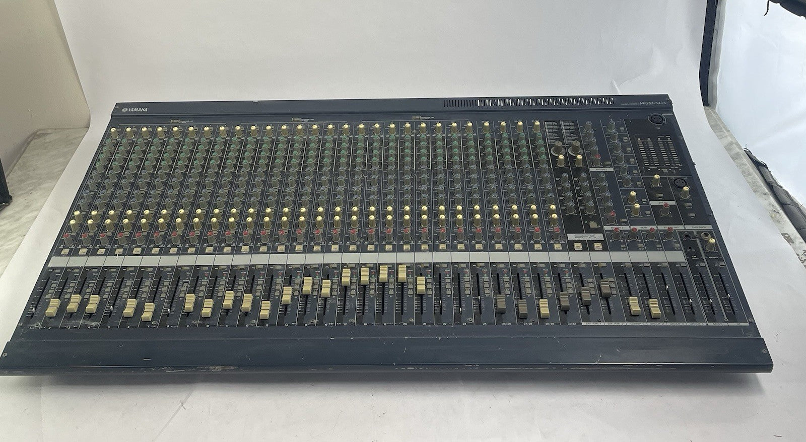 Yamaha MG32/14FX 32-Channel Mixer Mixing Board with Grundorf Travel Case