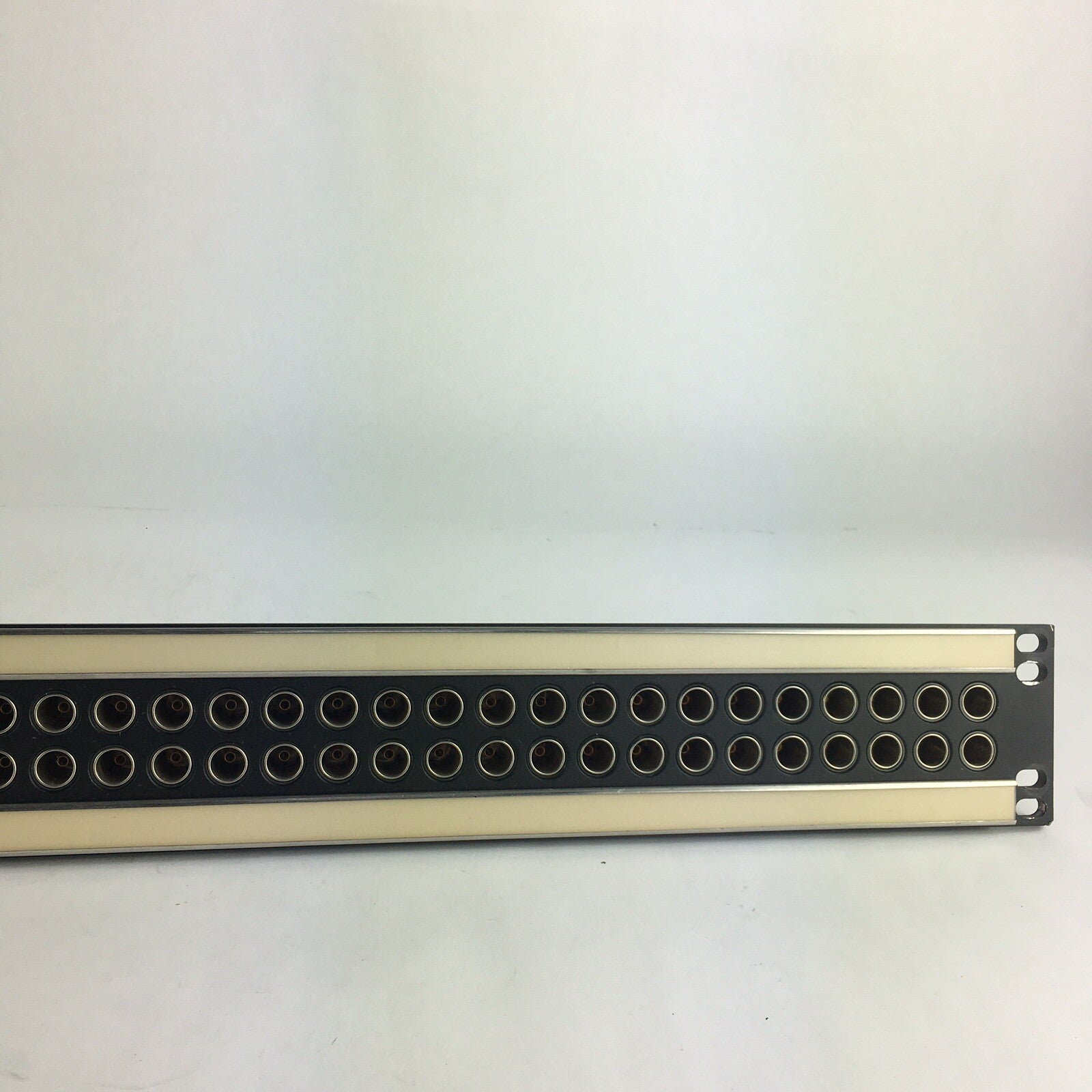 Bittree MINI-TRIAX BULKHEAD PATCHBAY KIT, 2X28 B52H-2WTHD 1.5RU
