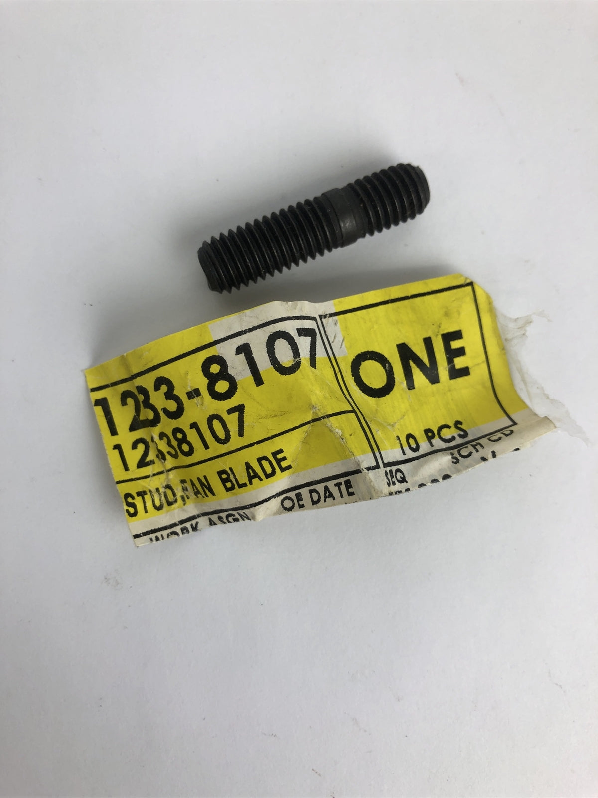 1 x Engine Cooling STUD Fan Hardware GM General Motors AC Genuine Parts 12338107