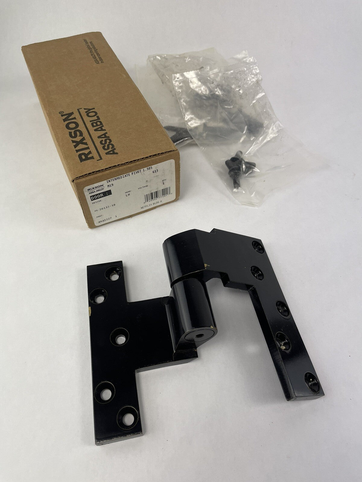 RIXSON M19 1-1/2IN INTERMEDIATE PIVOT Oil Rubbed Dark Bronze