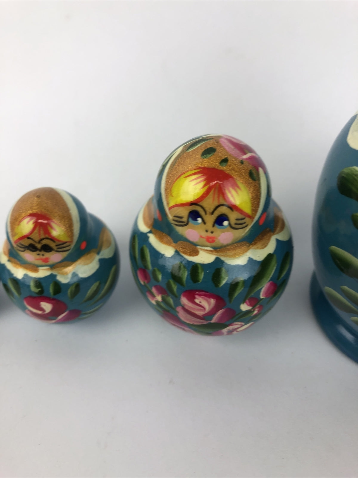 Vintage Beautiful Wood Nesting Dolls - SET OF 5  HAND PAINTED 3.5" DOWN TO MINI
