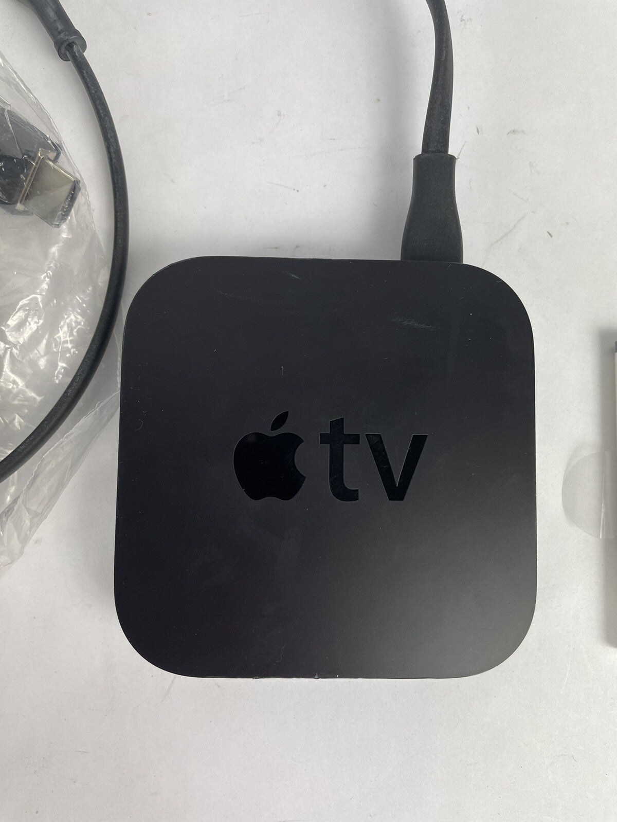 Apple TV (3rd Generation) A1469 with Genuine Apple Remote A1156 