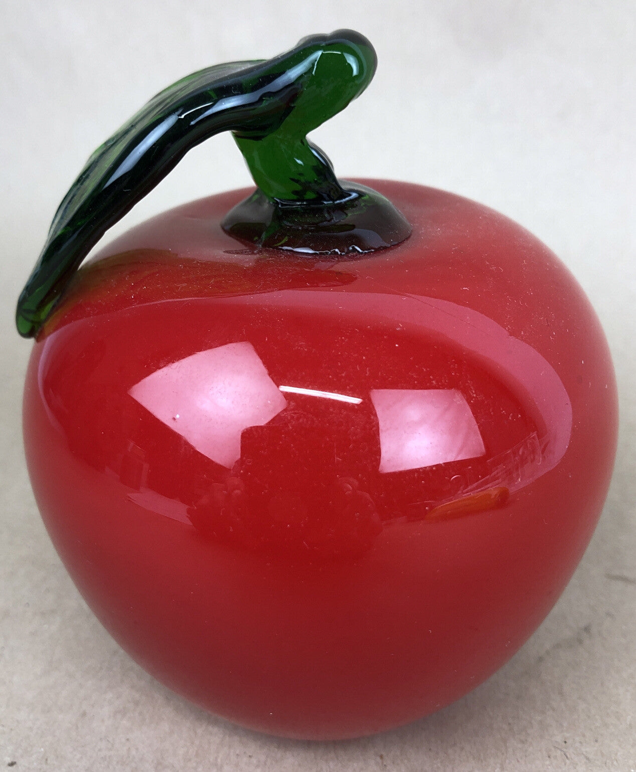 Beautiful Murano Style Hand Made Art Blown Glass Fruit Red Apple Green Stem 4.5”