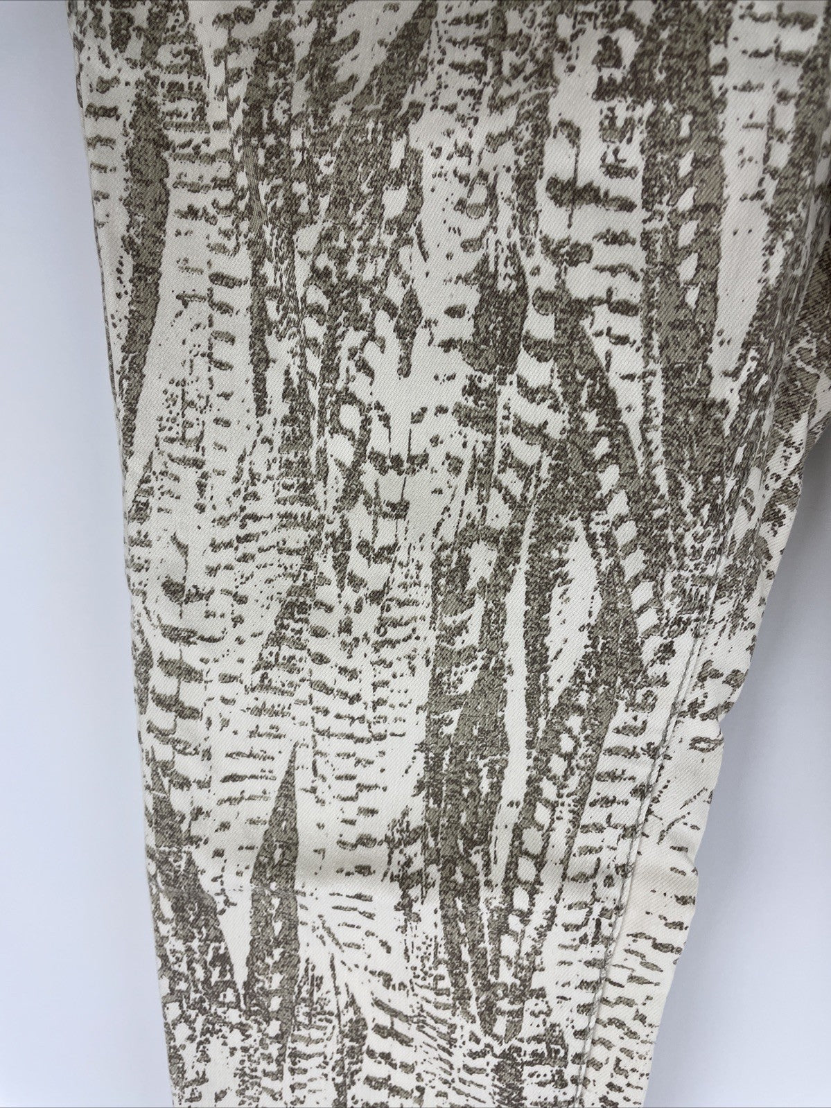 Free People Jeans Women's Size 28 Tapered Leg Low Rise White w Print Denim NWOT