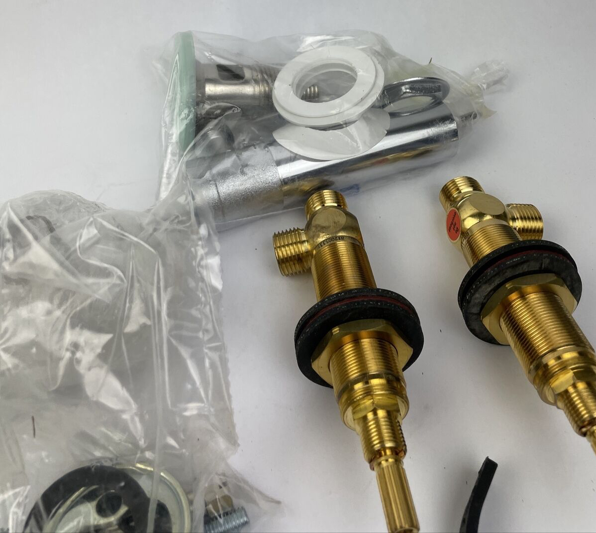 Rubinet Faucet Co. Widespread Lavatory Faucet Set with Drain 1ARBRVLTBWH Bronze