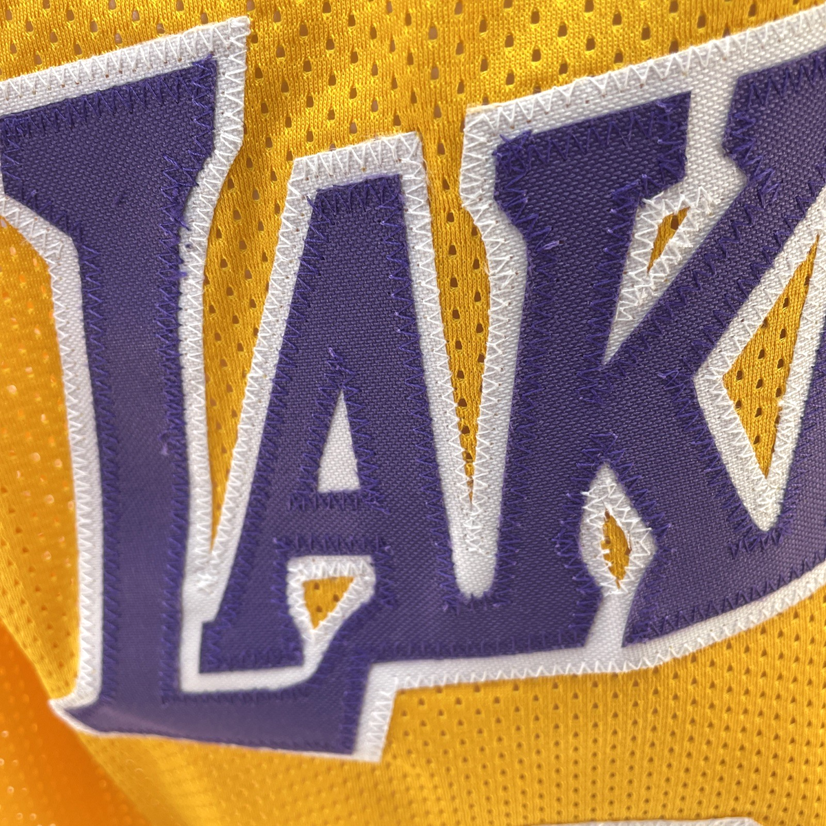 James Worthy BGJ Los Angeles LA Lakers Signed with COA Sticker Yellow Jersey XL