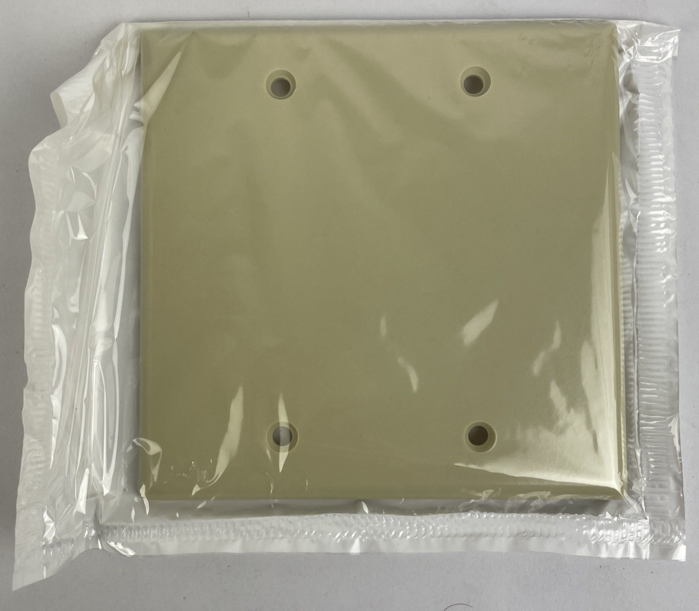 1 Pcs Leviton 80525-1 Blank Wallplate 2-Gang Thermoset White Standard Box Mount