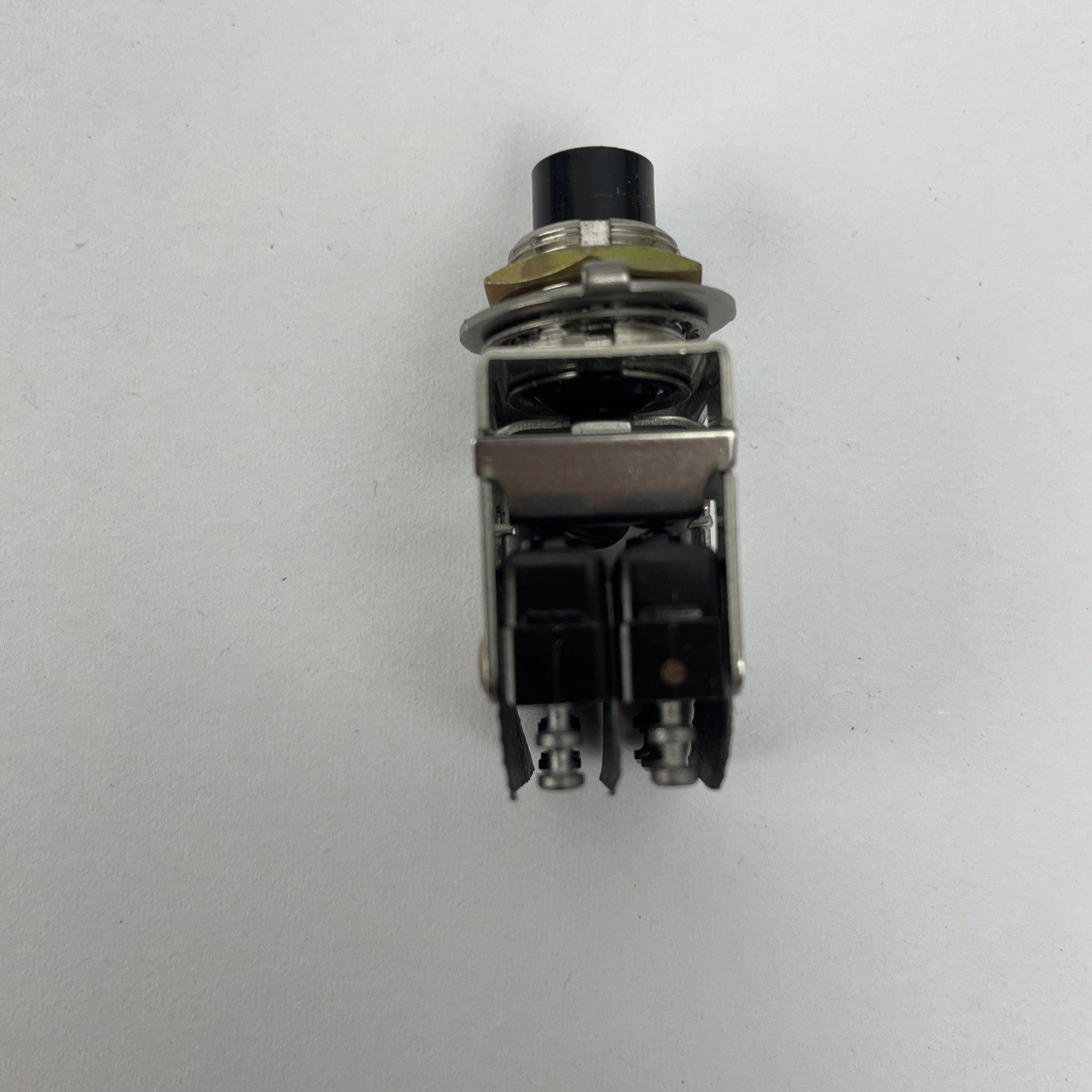 2PB11-T2 Honeywell Pushbutton Switches Momentary DPDT 5A 250VAC 30VDC NOS