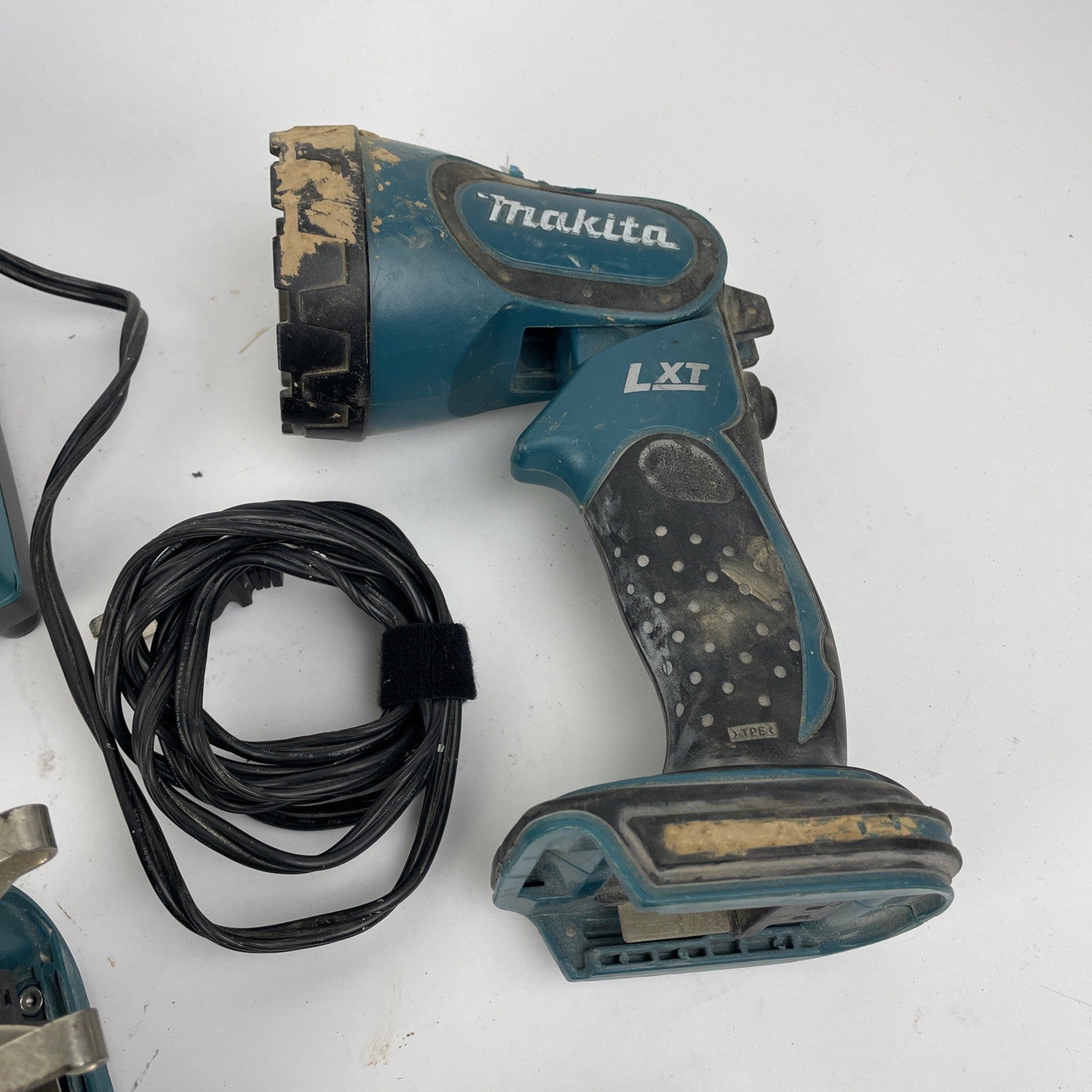 Makita 18V LXT Cordless 1/4” Impact Driver, Reciprocating Saw, 2 Lights, Charger