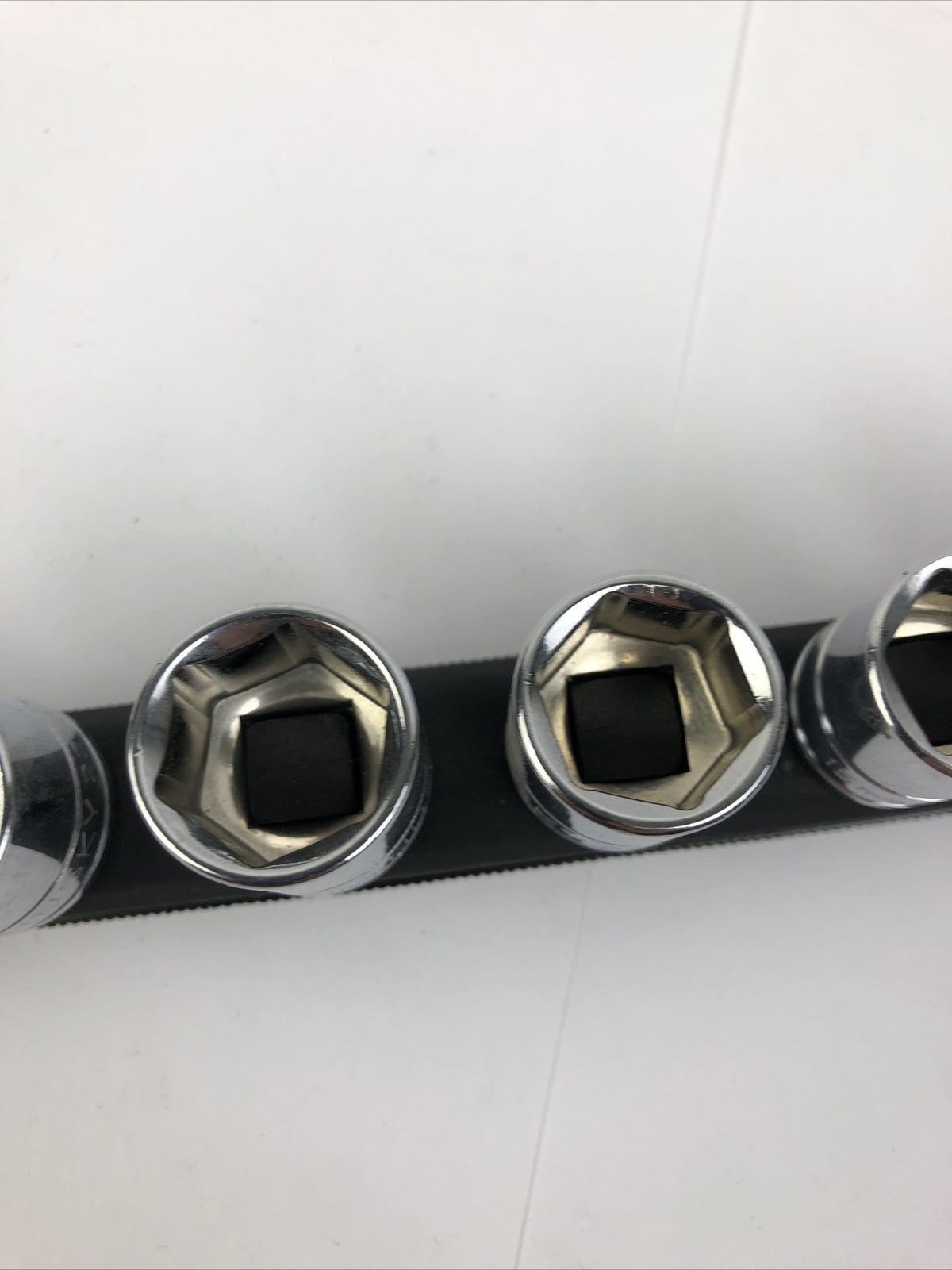 Husky 10 piece metric 3/8 drive 6 point socket set 10mm to 19mm mint condition