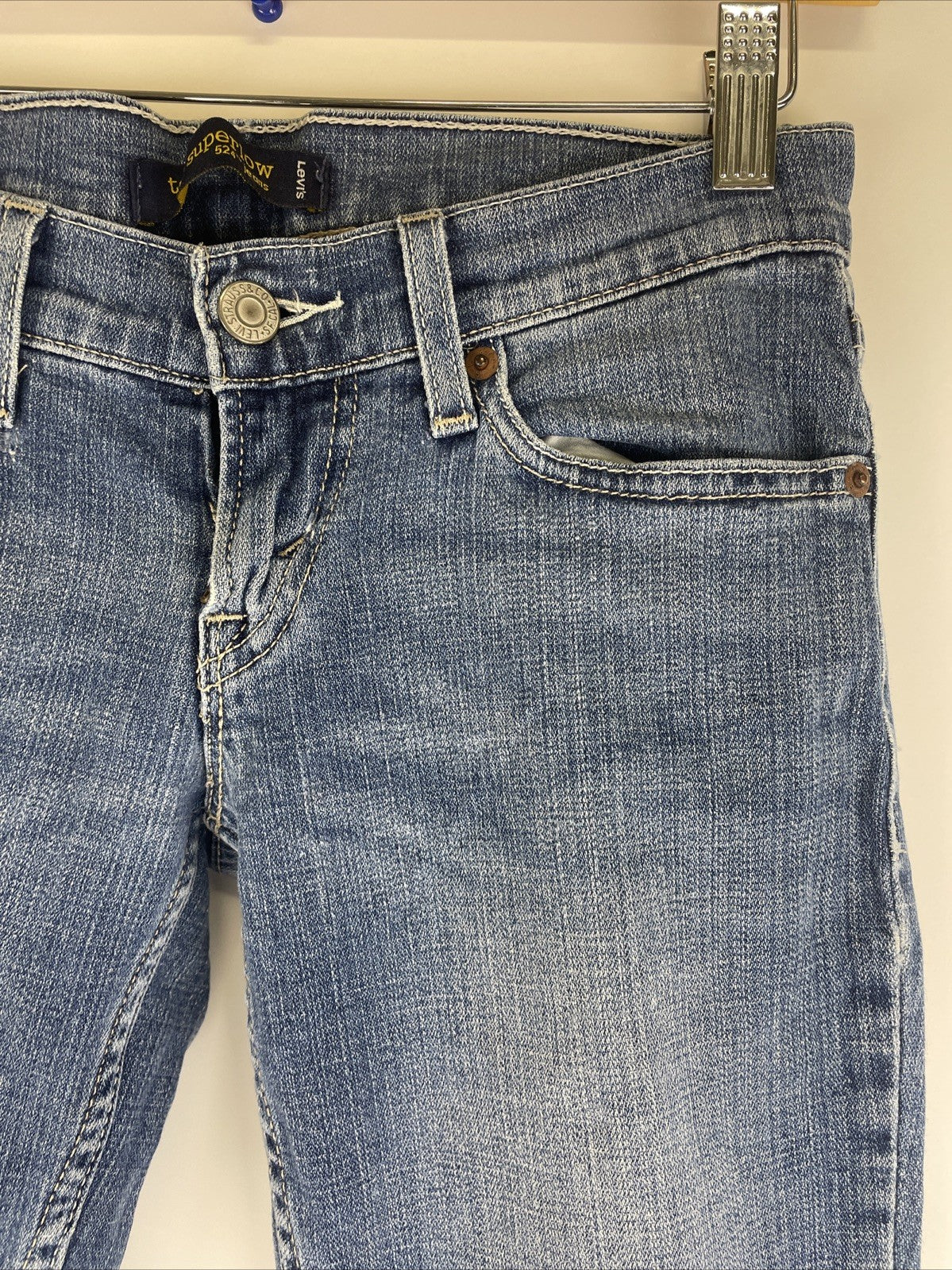 Levis 524 Too Superlow Jeans Women's Size 0M Light Wash Stretch - Worn Tattered