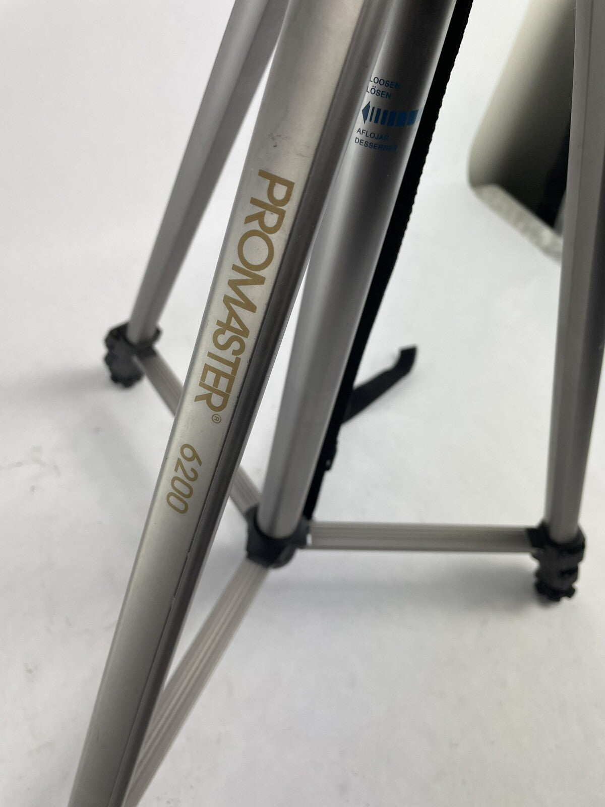 Promaster 6200 Photo/Video Tripod (PR03264) *Pre-Owned* Free Shipping