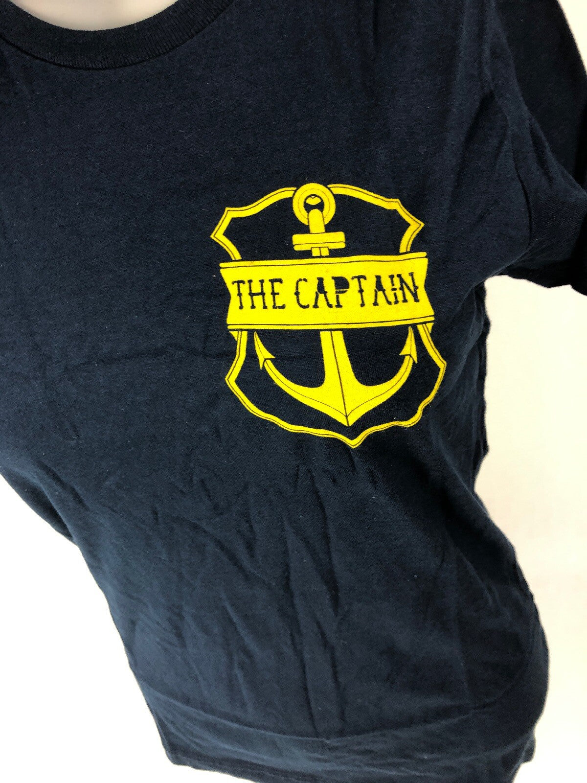 NEW Original THE MAD HUEYS Women’s Fishing Camping “ The Captain “ T-Shirt Small