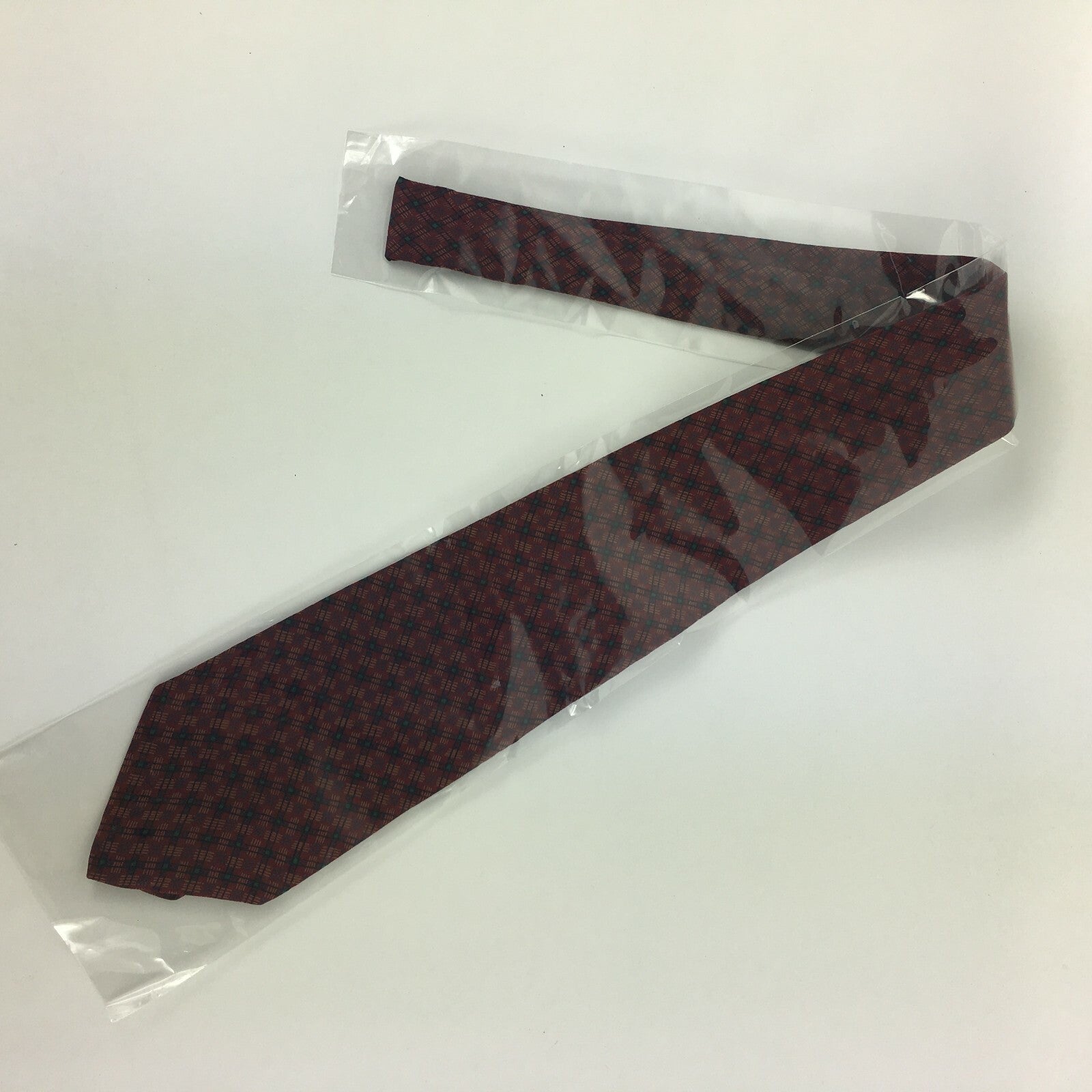 Genuine GeoffreyBeene 100%Silk Handmade Stylish Formal/Casual Tie Multi Coloured