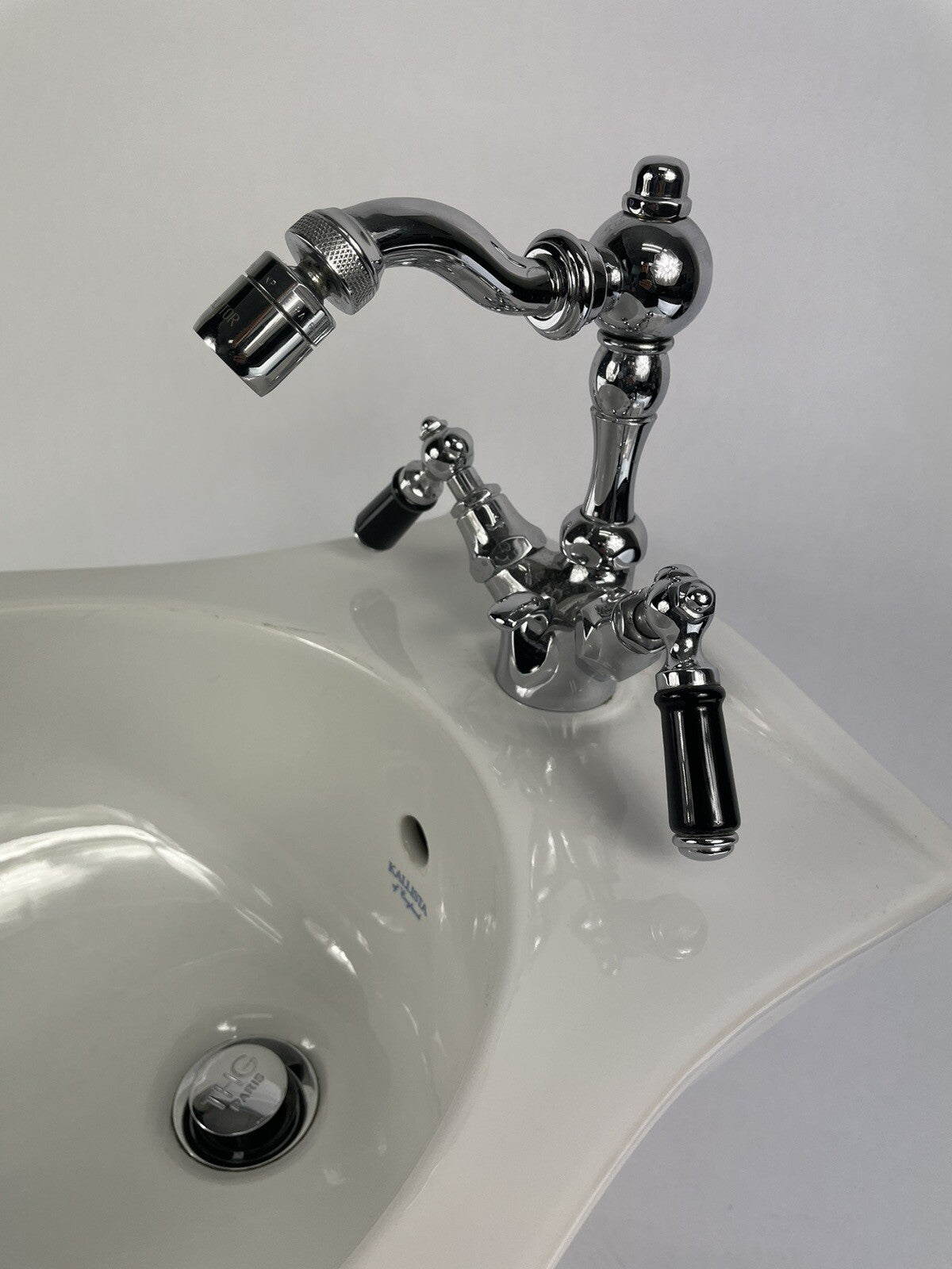 Imperial Astoria Deco Bidet Toilet Bidet Kallista England THG Paris bidet mixer