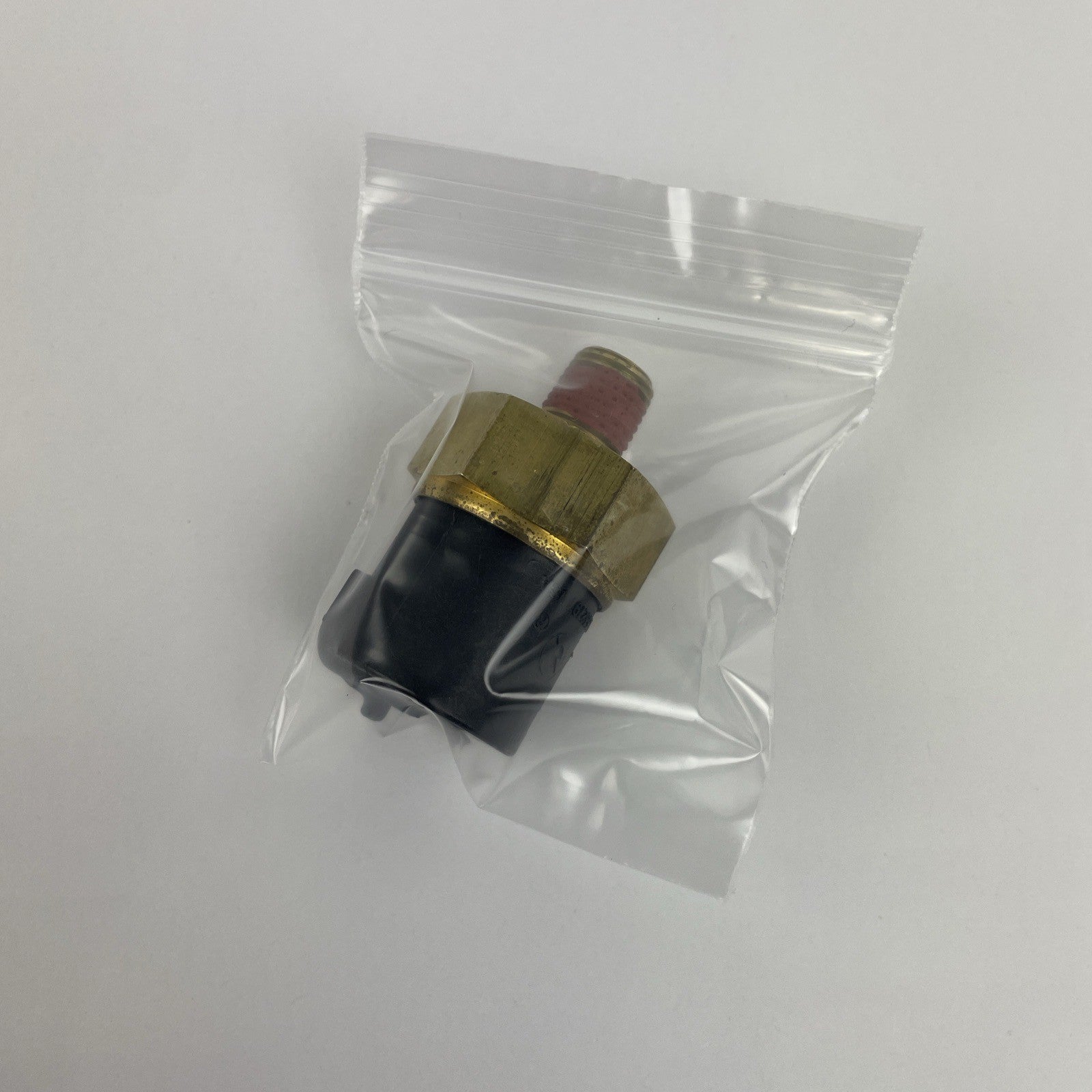 23532797 O/F Genuine Detroit Diesel Corporation Oil Pressure Sensor OEM - New