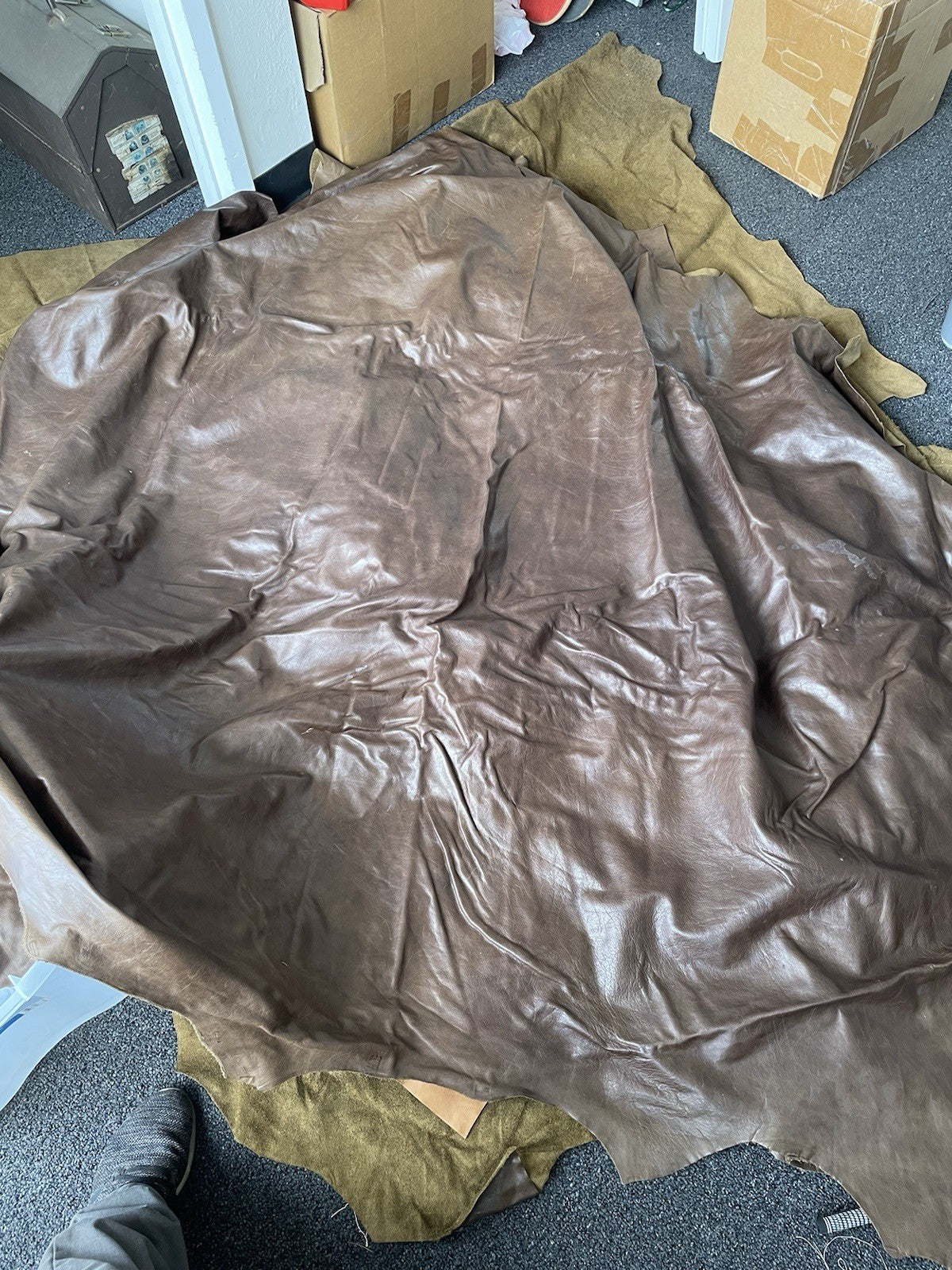 35 Lbs Lot Of Large Misc Leather  Suede Scraps / Crafting Upholstery Assorted