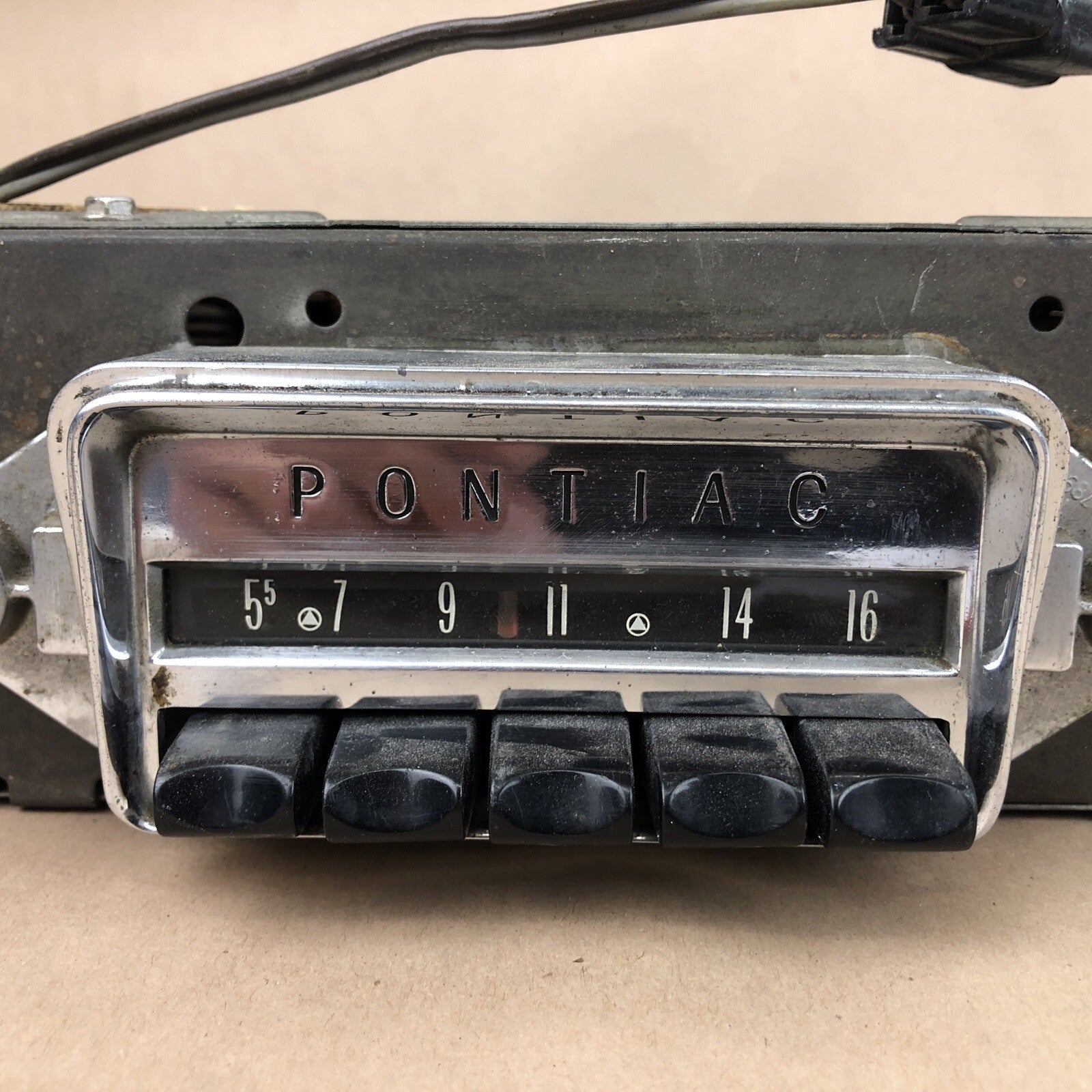 Vintage 1961 1962 PONTIAC GTO TEMPEST AM PUSH BUTTON RADIO- Free Shipping